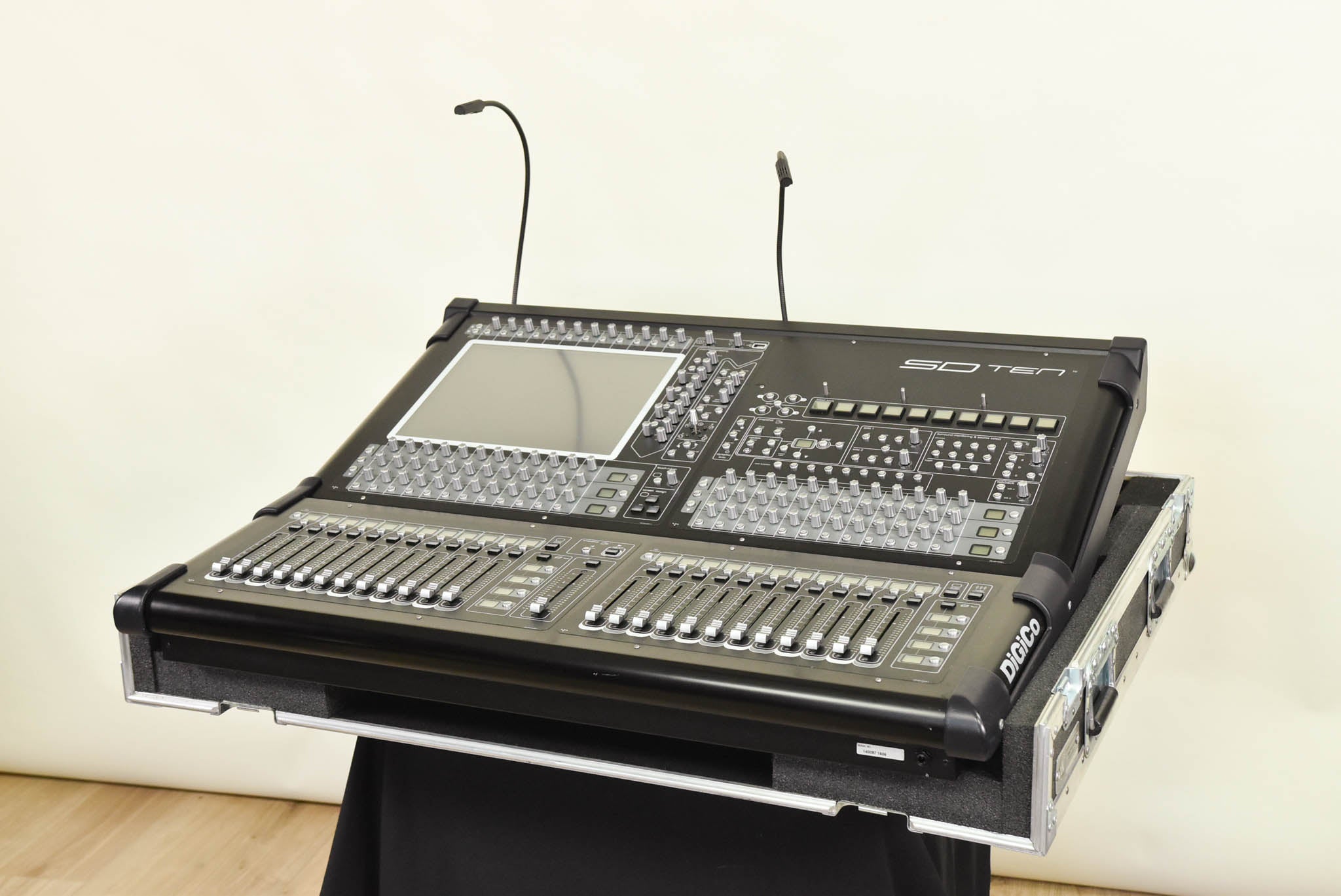 DiGiCo SD10-24 Digital Console with 192 kHz SD-Rack