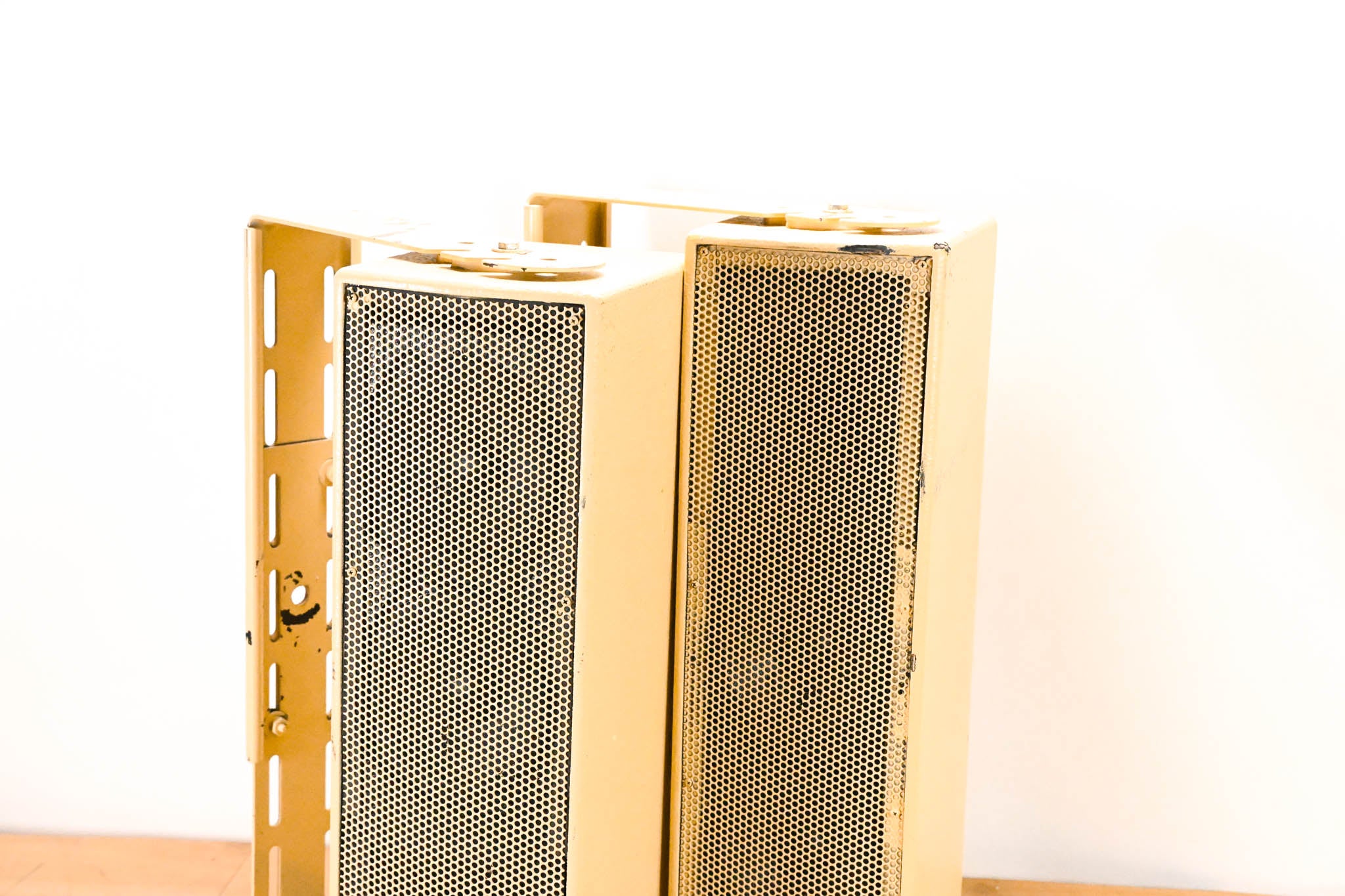 EAW UB52 Two-Way Full-Range Loudspeaker (PAIR)