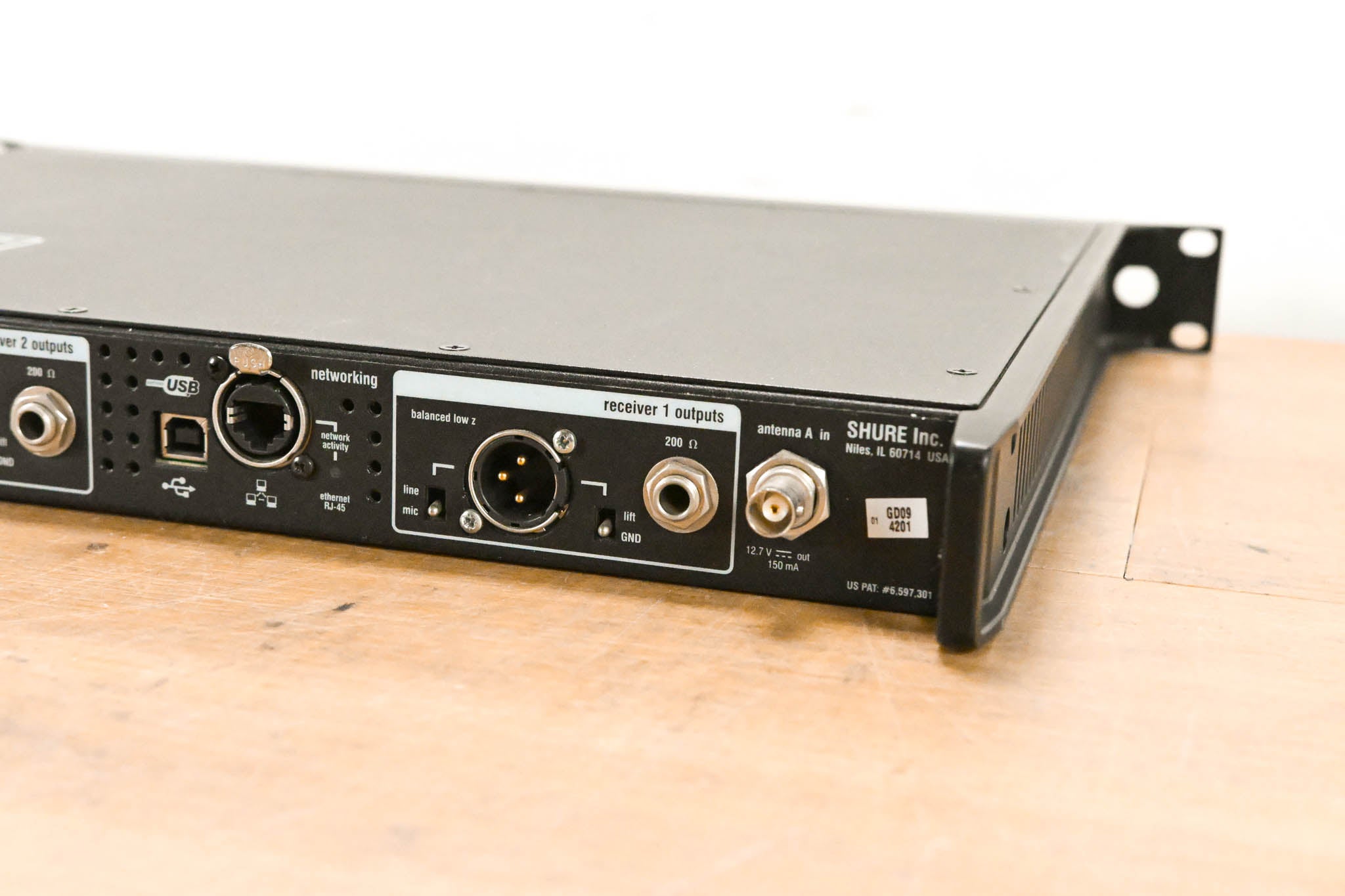Shure UR4D Dual-Channel UHF Wireless Receiver - L3 Band: 638-698 MHz