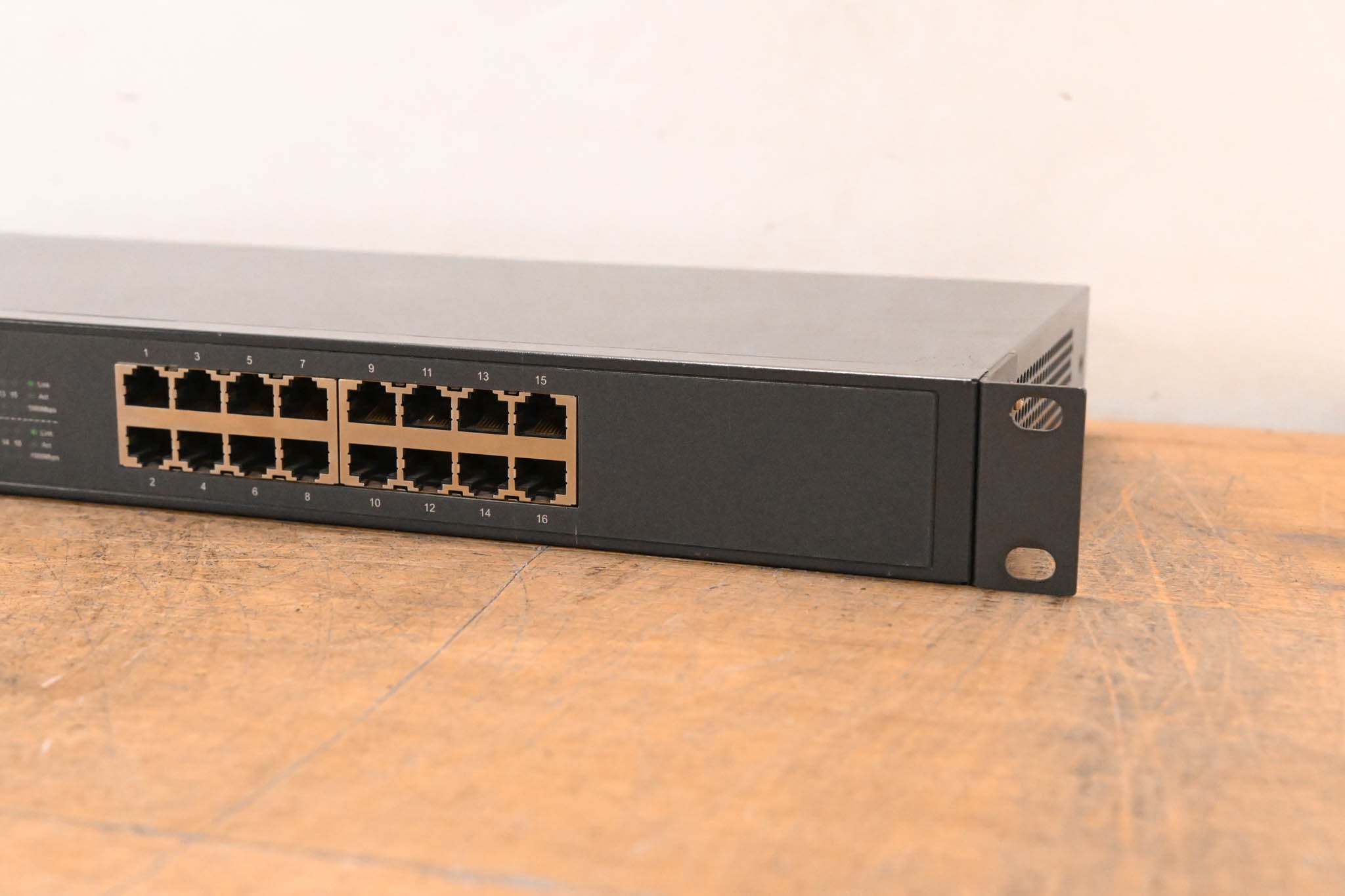 TP-Link TL-SG1016 16-Port Gigabit Switch