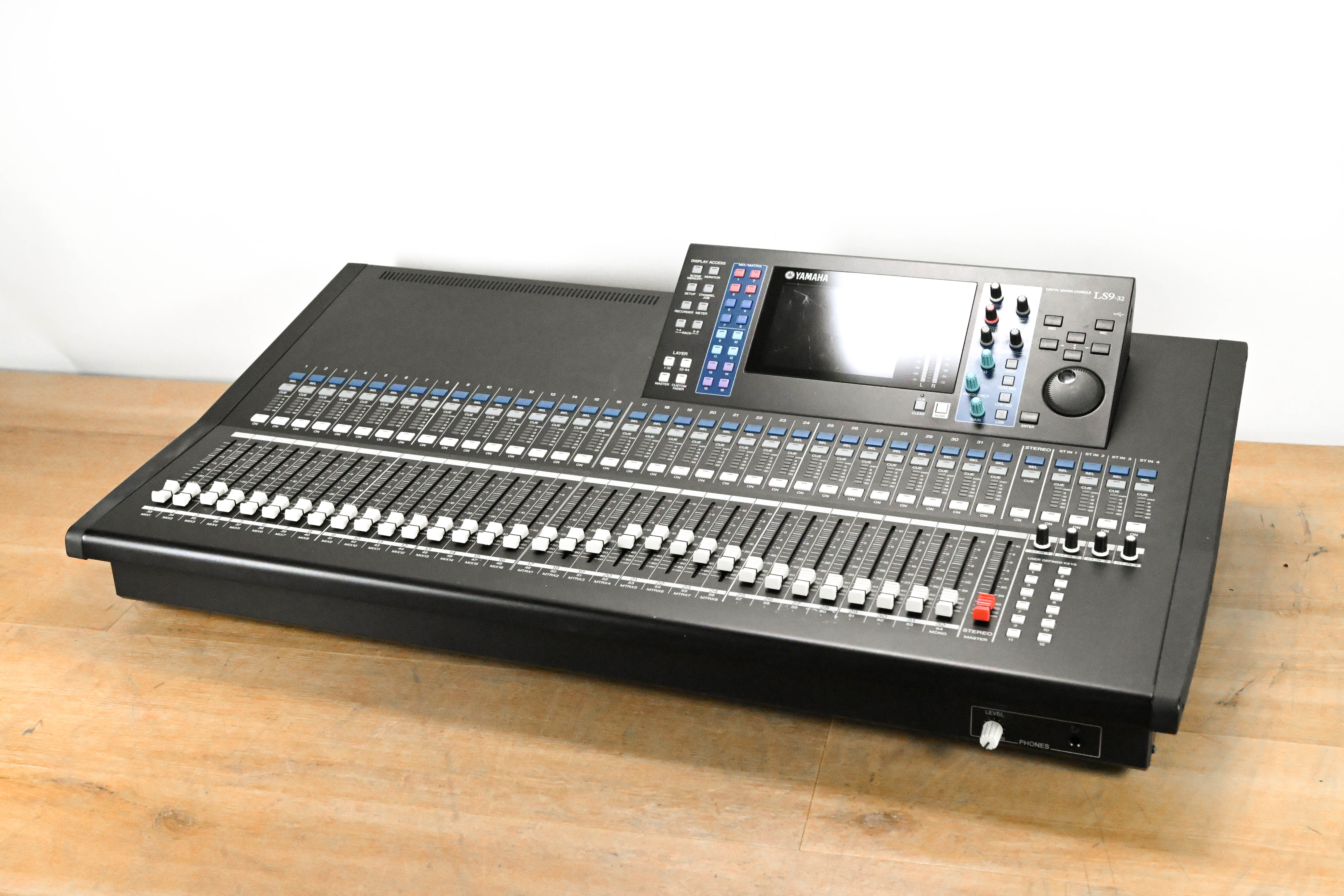 Yamaha LS9-32 32-Input Digital Mixing Console