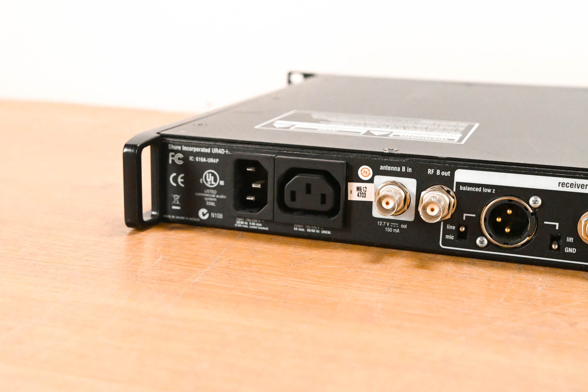 Shure UR4D+ Dual Wireless Receiver with UR2/BETA58A Mic Pair - J5 Band