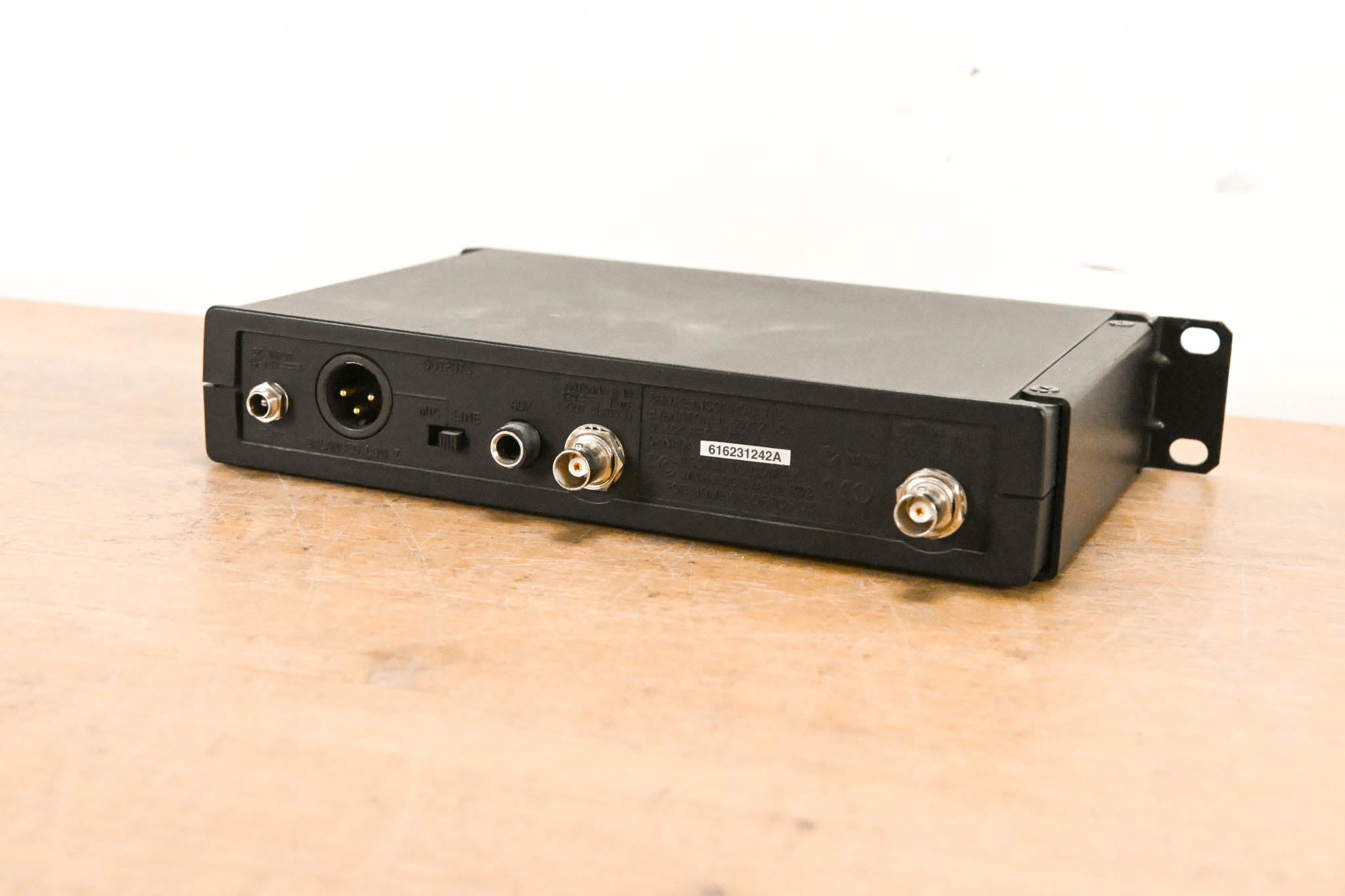 Shure ULXS4 Wireless Receiver - M1 Band: 662-698 MHz (NO POWER SUPPLY)
