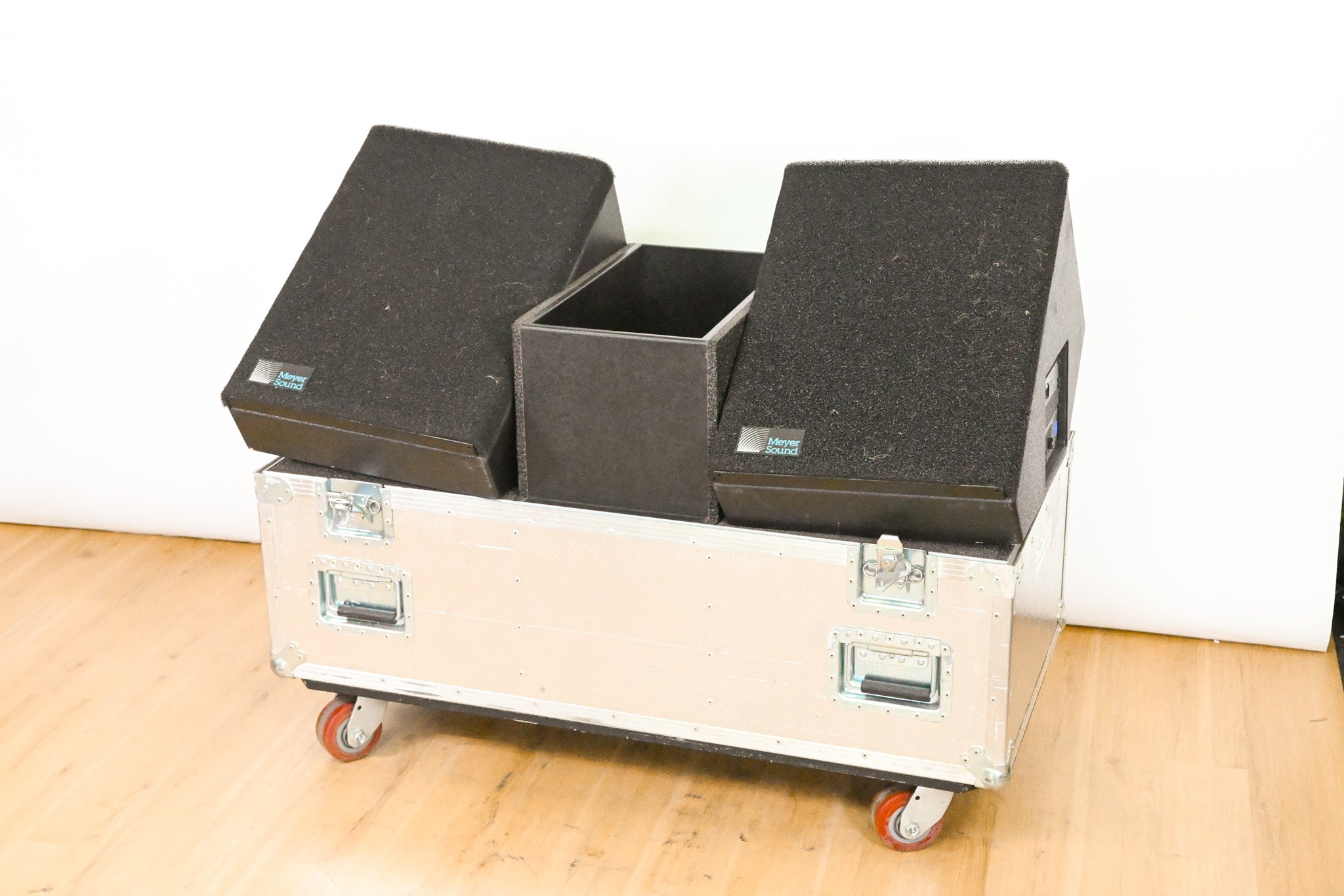 Meyer Sound UM-1P 12" Powered Stage Monitor Speaker (PAIR) w/ Road Case