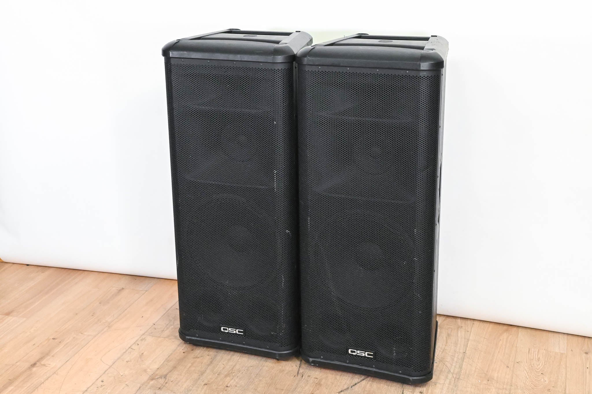 QSC HPR153i 15" 3-Way Powered Loudspeaker (PAIR)