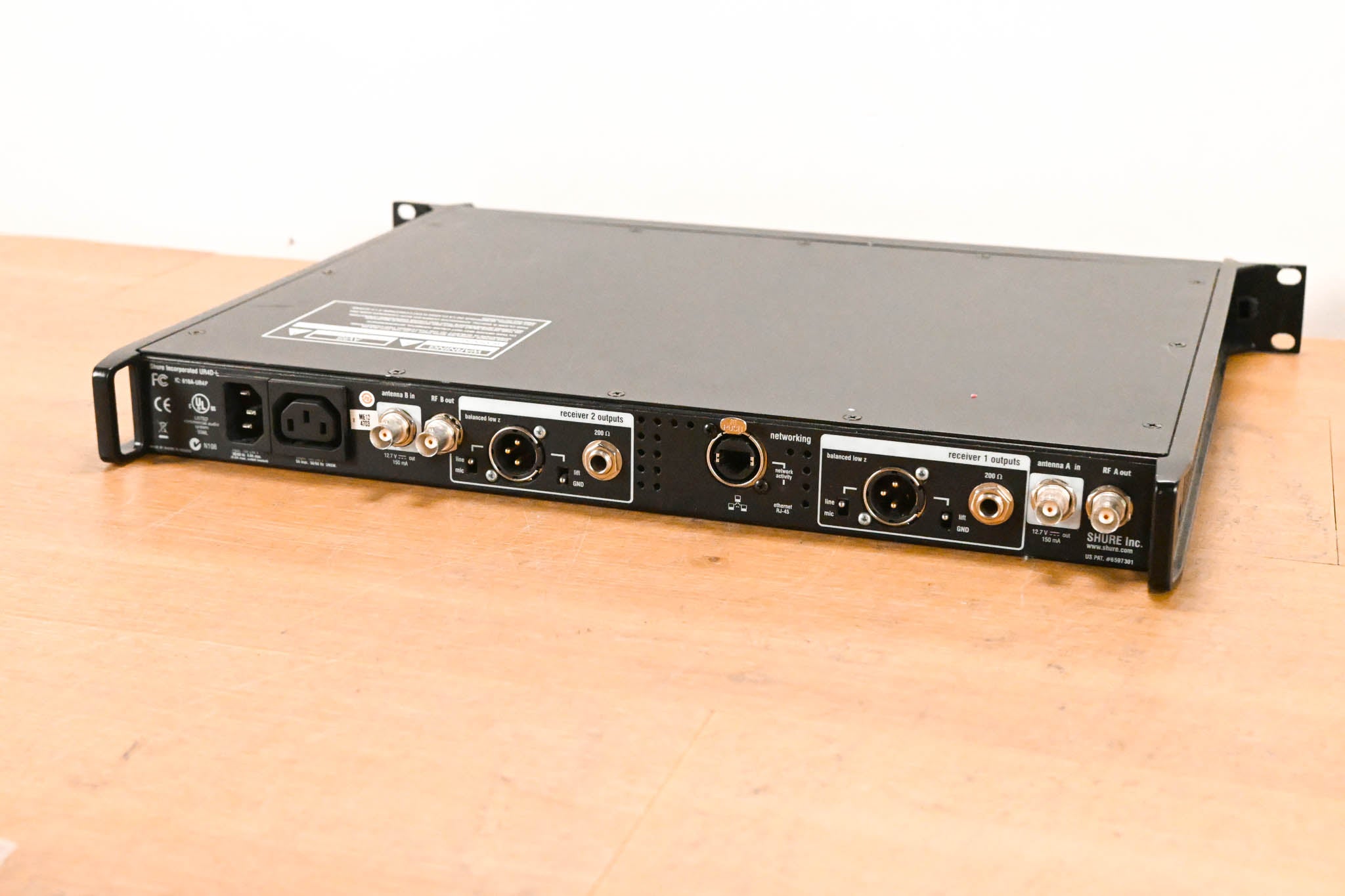 Shure UR4D+ Dual Wireless Receiver with UR2/BETA58A Mic Pair - J5 Band
