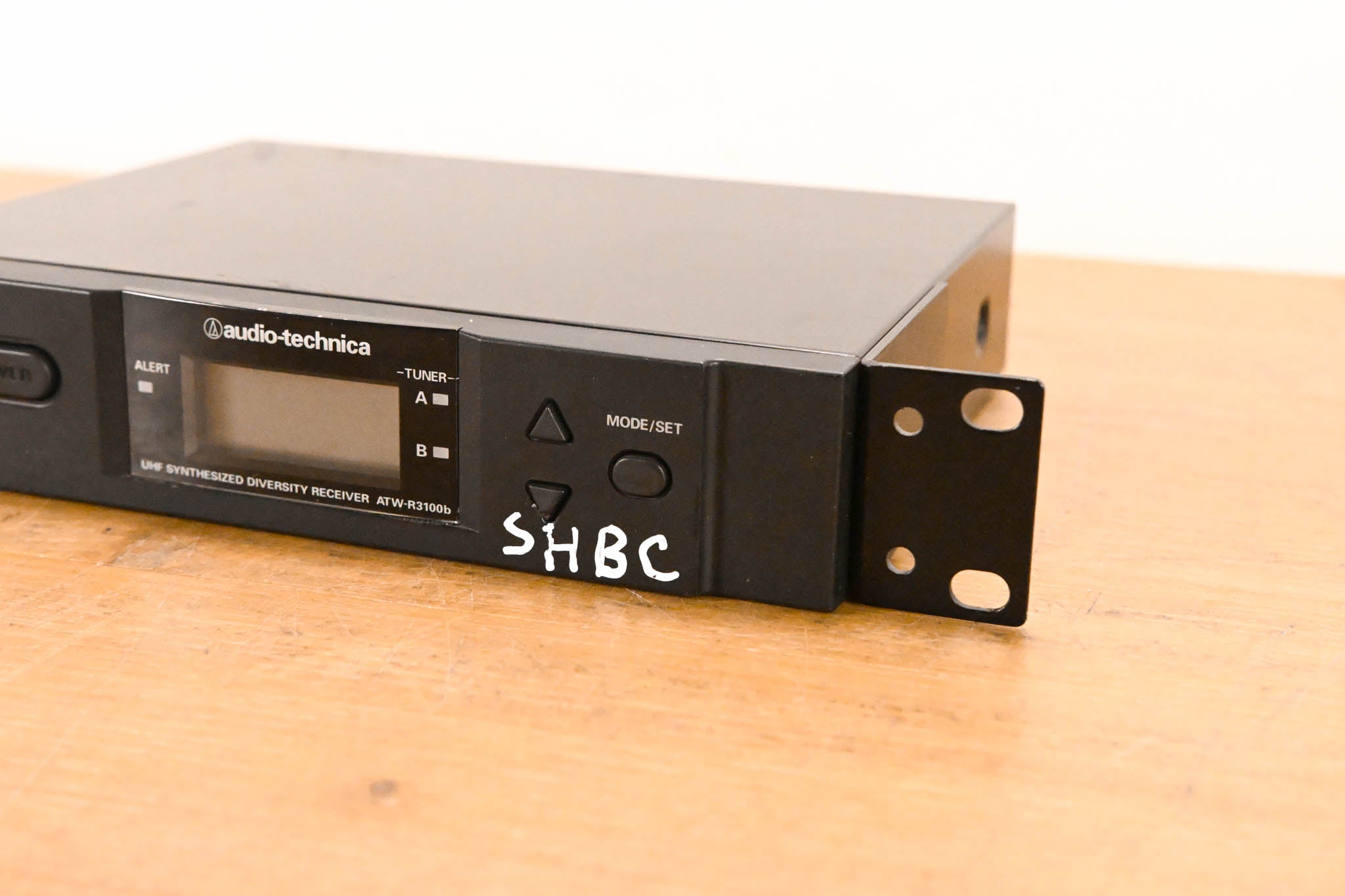 Audio-Technica ATW-R3100bC Receiver w/AEW-T4100 Mic: 541-566MHz (NO PSU)