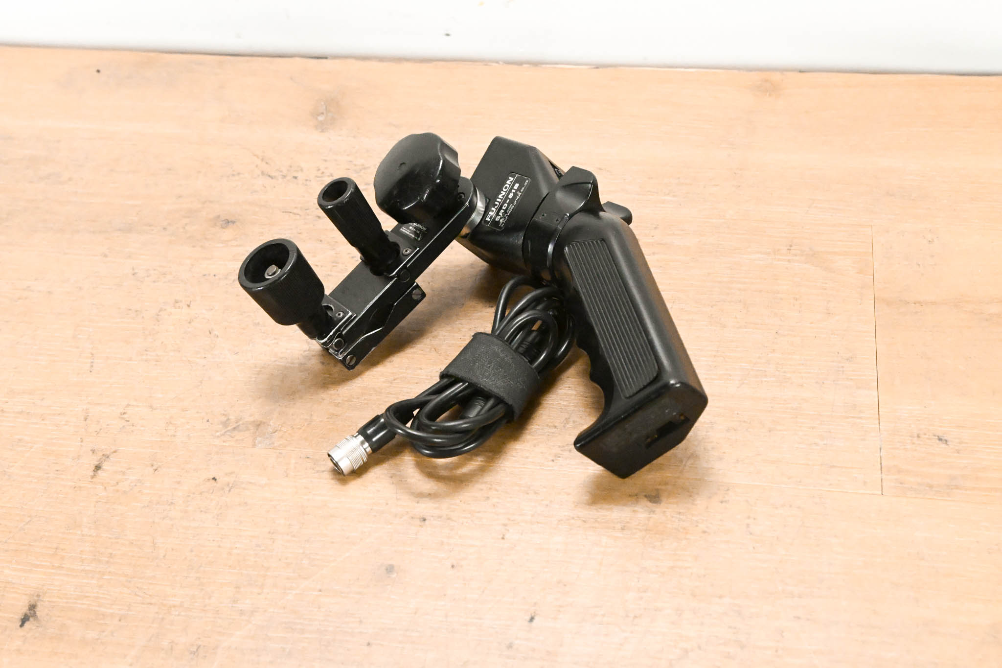 Fujinon SRD-51B Zoom Controller with MCA-1A Mounting Clamp