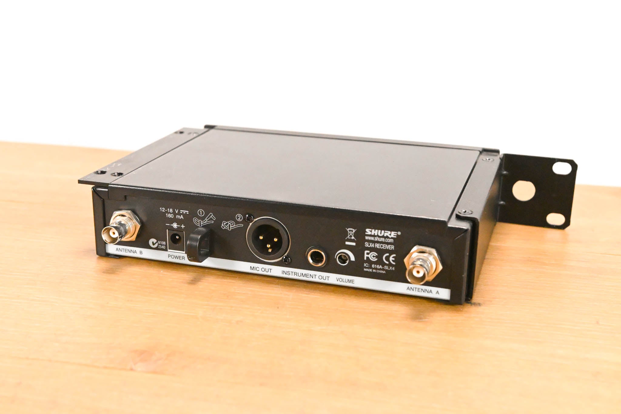 Shure SLX4 Wireless Receiver - H5 Band: 518-542 MHz (NO POWER SUPPLY)