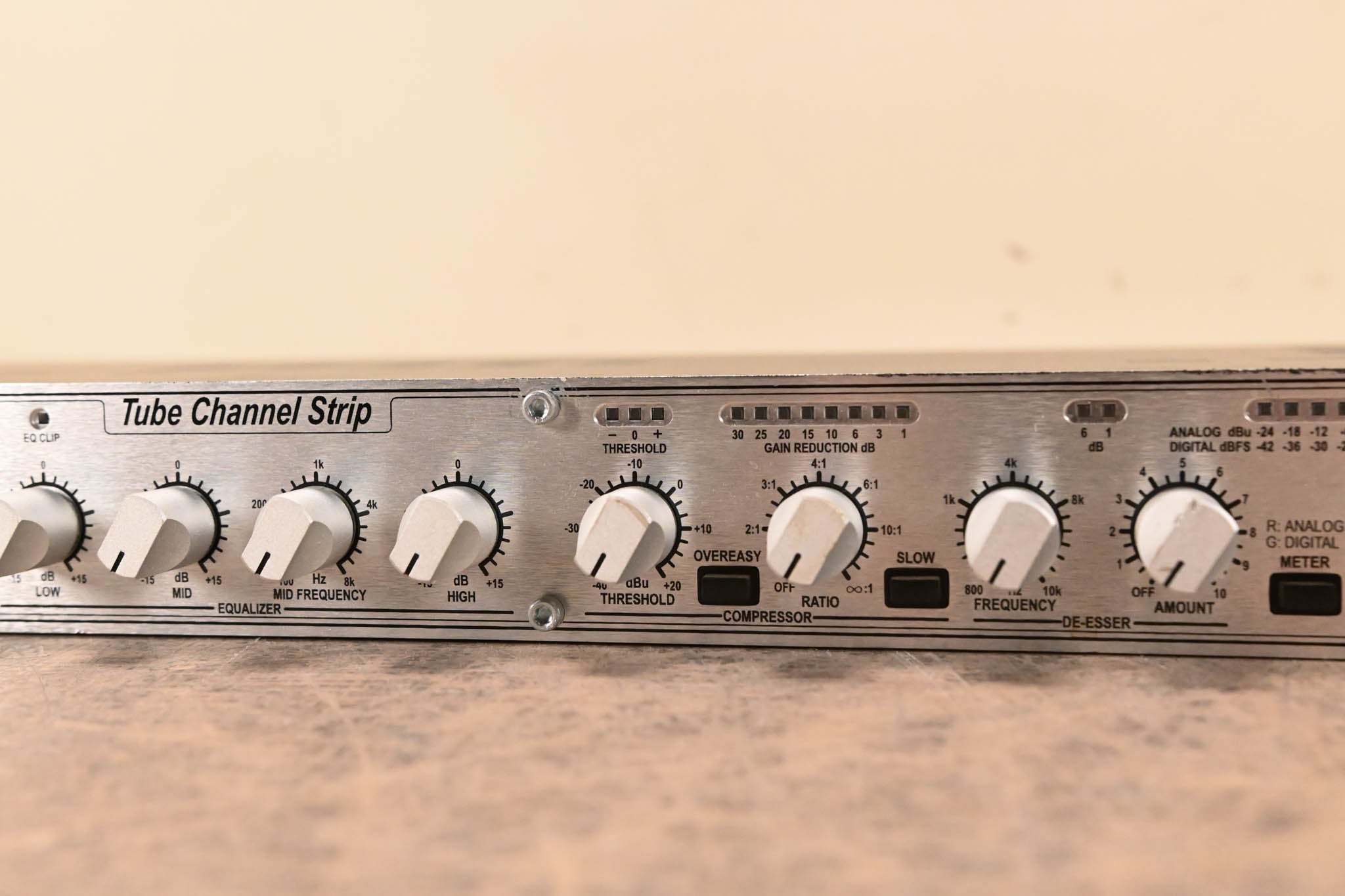 dbx 376 Tube Channel Strip with Digital Out