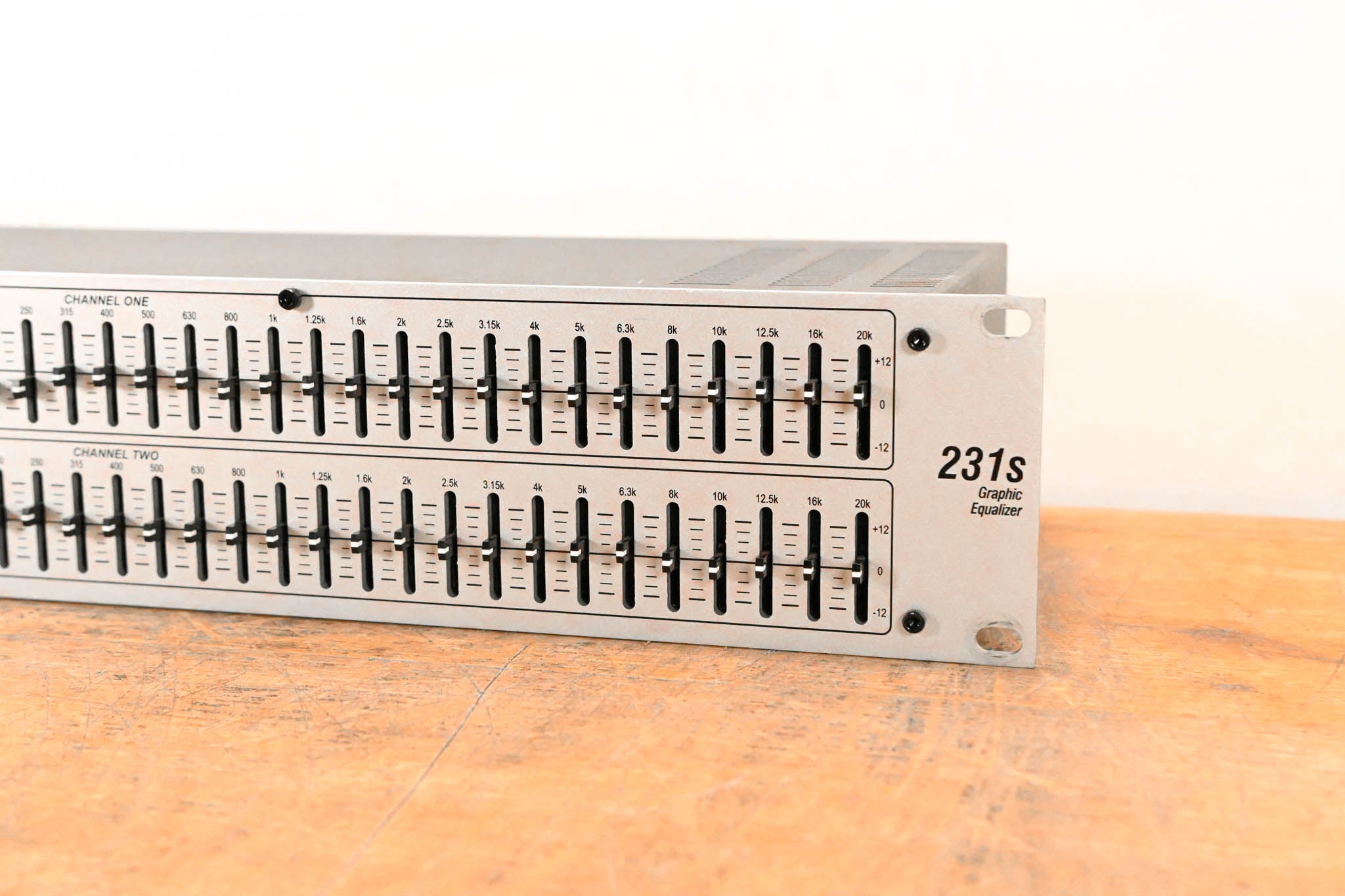 dbx 231s Two-Channel 31-Band Equalizer