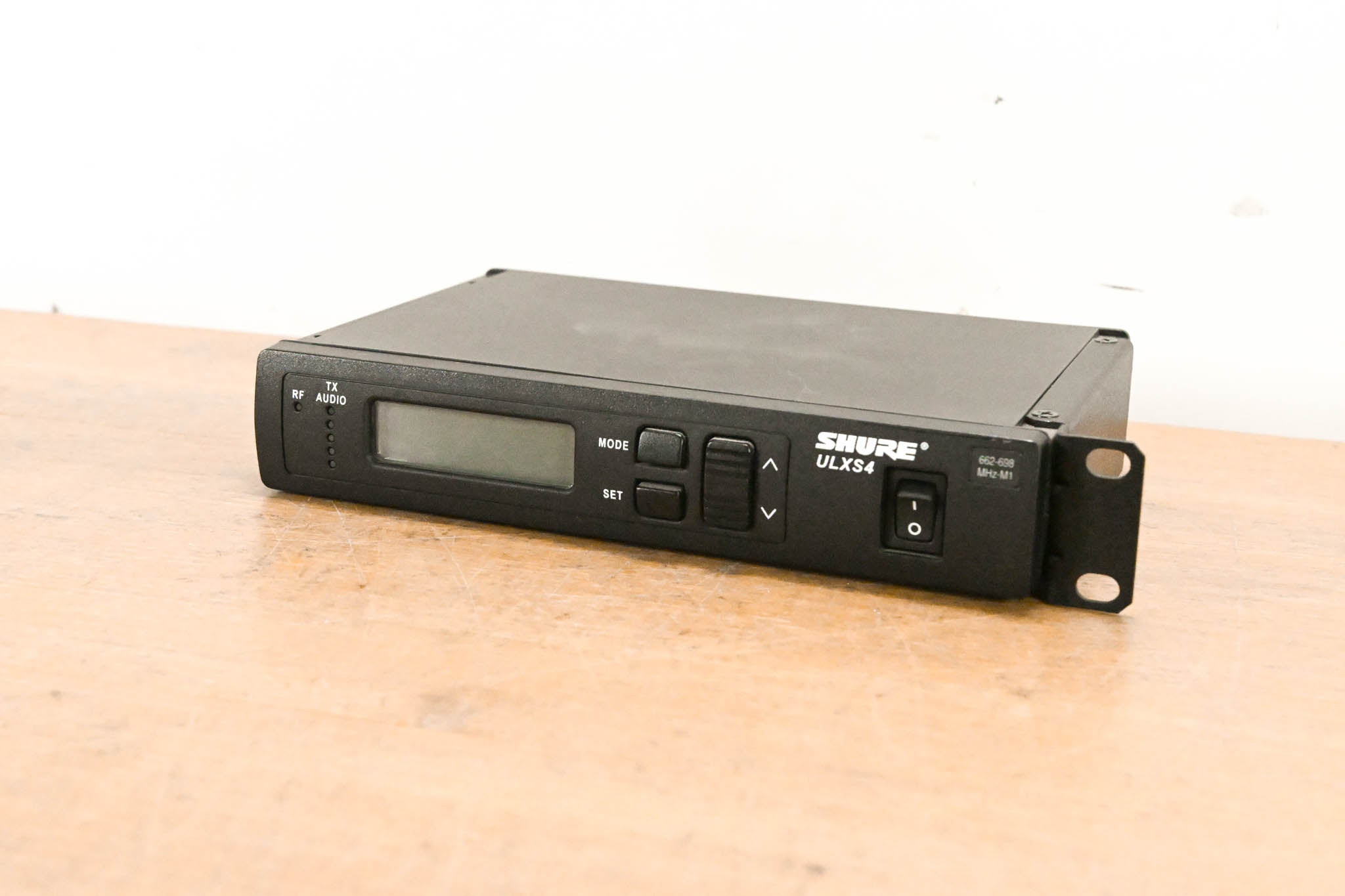 Shure ULXS4 Wireless Receiver - M1 Band: 662-698 MHz (NO POWER SUPPLY)
