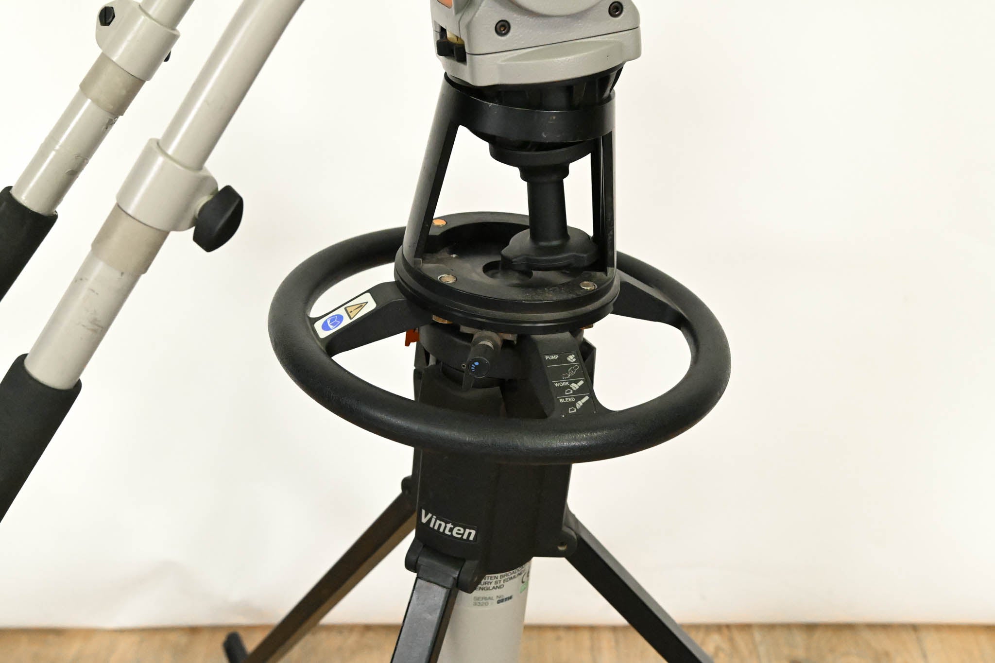 Vinten Vision 11 Fluid Head with 3320 Vision Pedestal