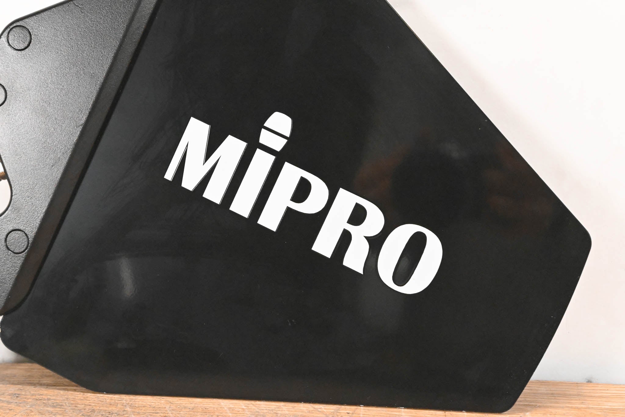 Mipro AT-90W UHF Wideband Multi-function Directional Log Antenna