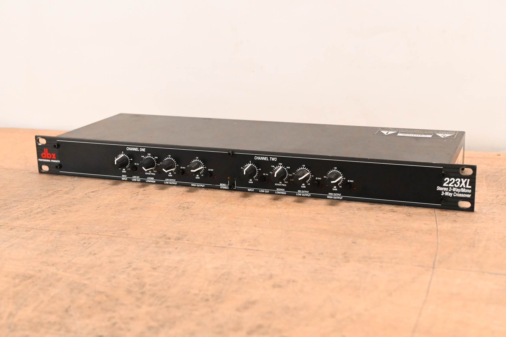 dbx 223XL Stereo 2-Way / Mono 3-Way Crossover