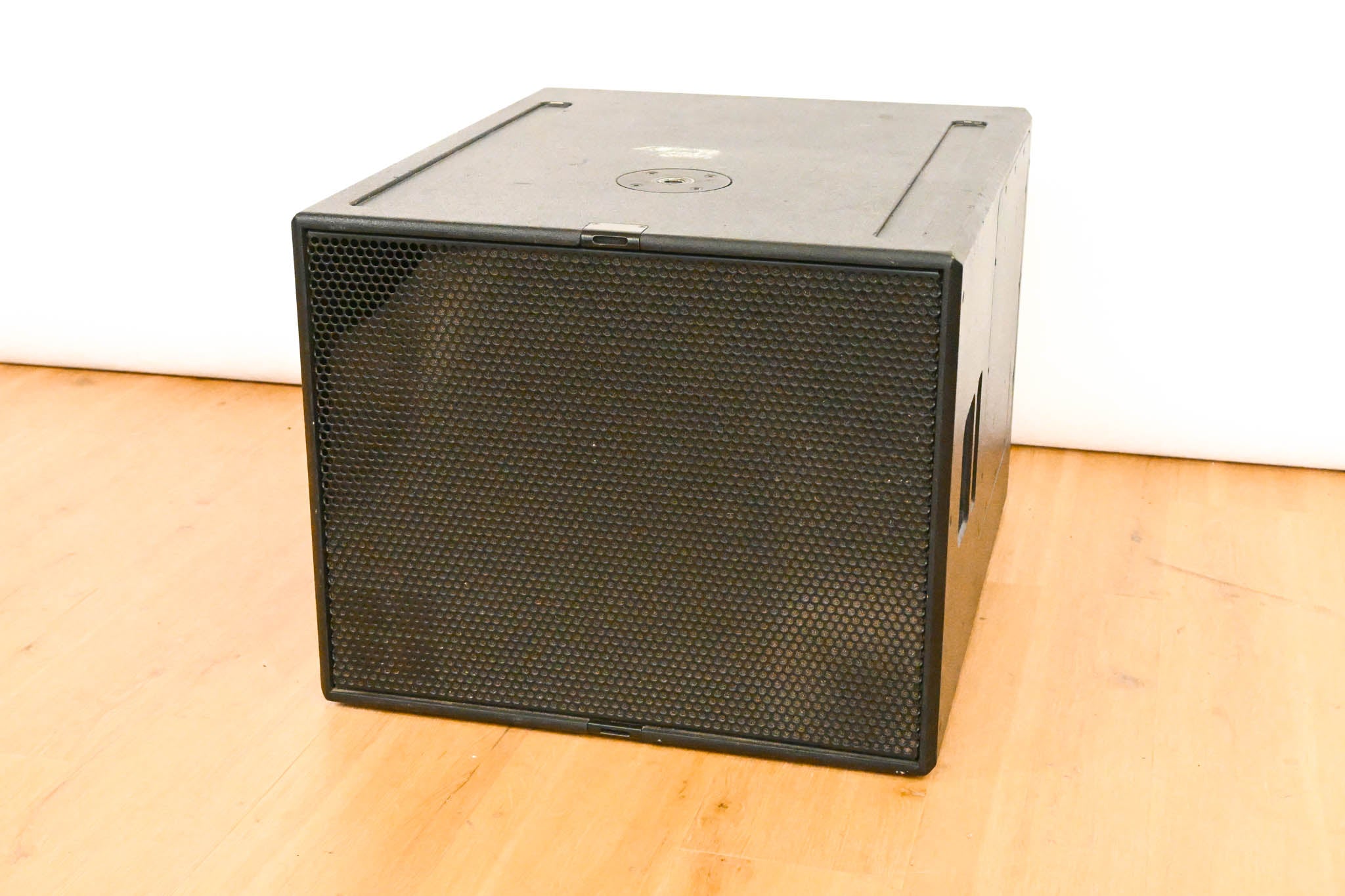 d&b audiotechnik B4-SUB Cardioid Subwoofer