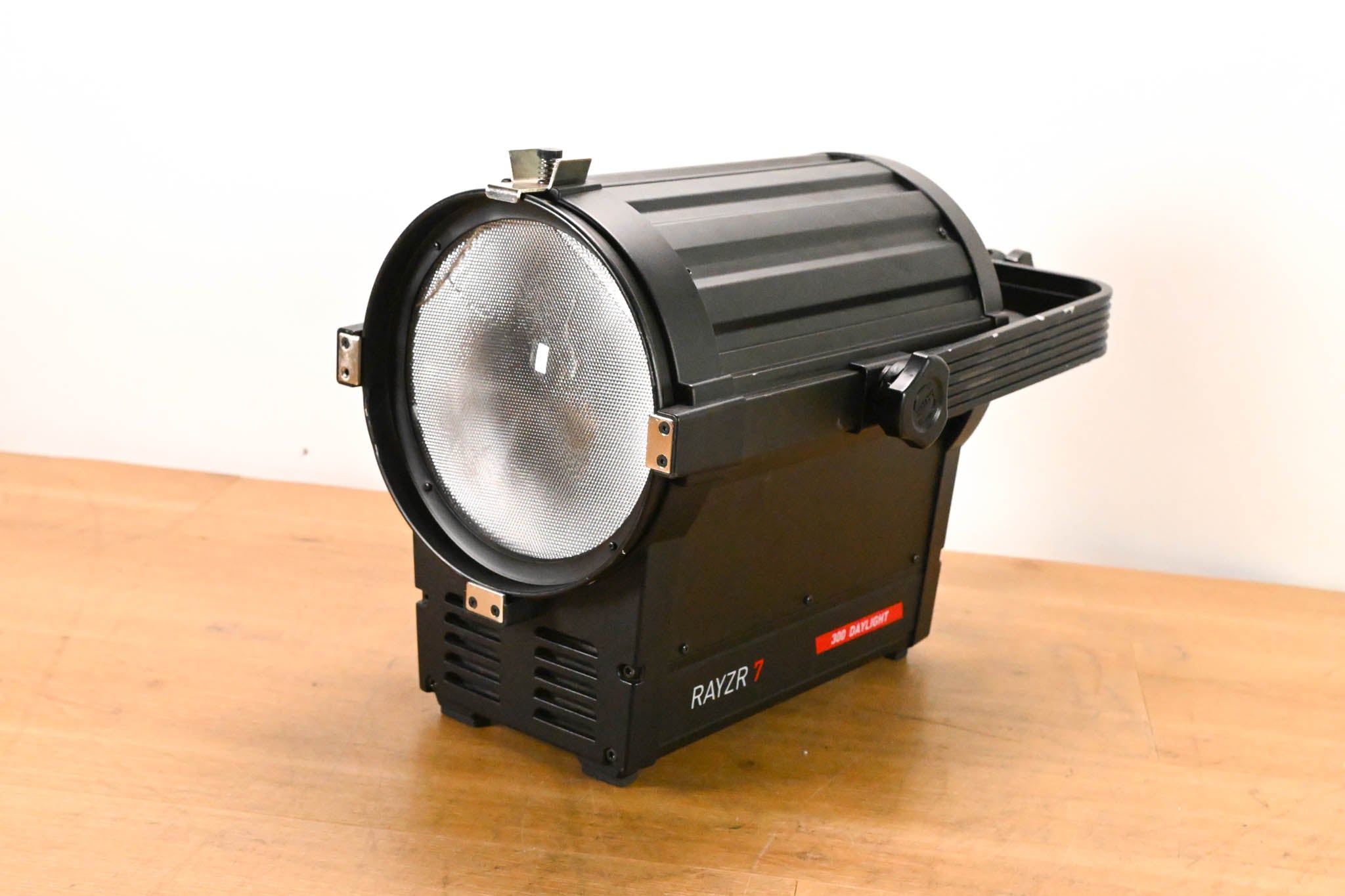 Vibesta Rayzr 7 300 Daylight 7" LED Fresnel (NO POWER SUPPLY)