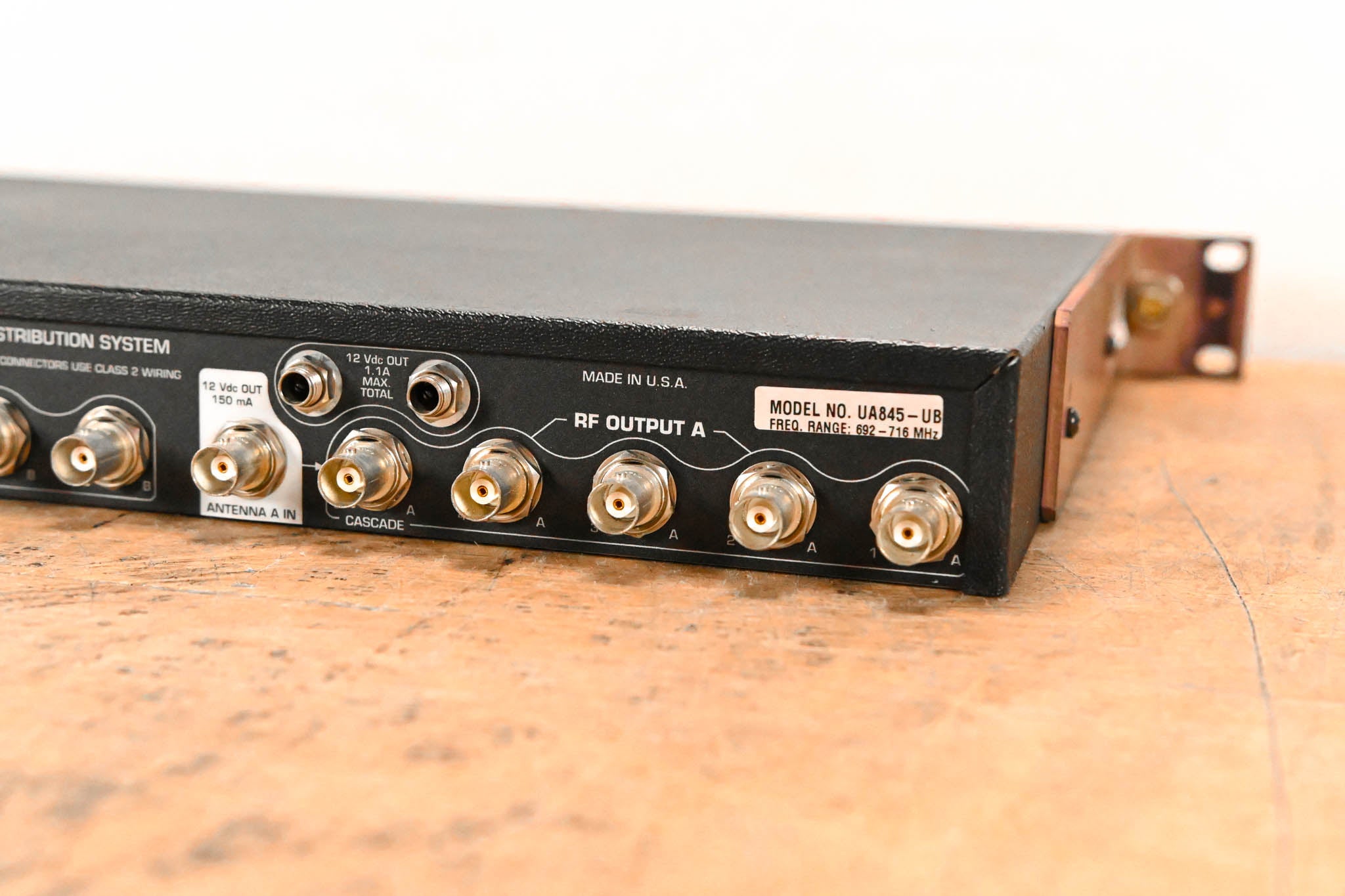 Shure UA845-UB UHF Antenna Distribution System - 692-716 MHz