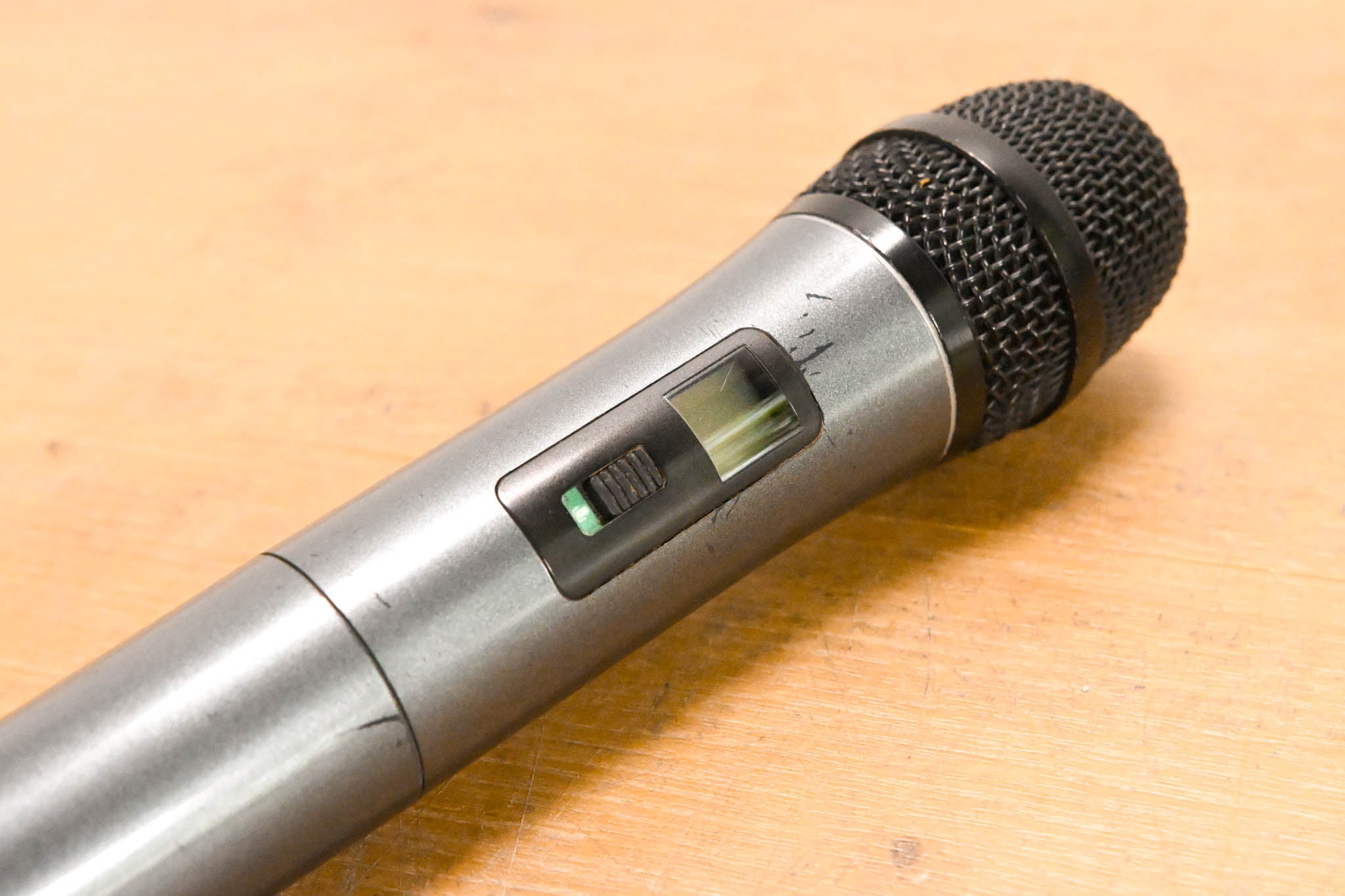 Sennheiser XSW 2-835 Wireless Handheld Microphone System - 548-572 MHz