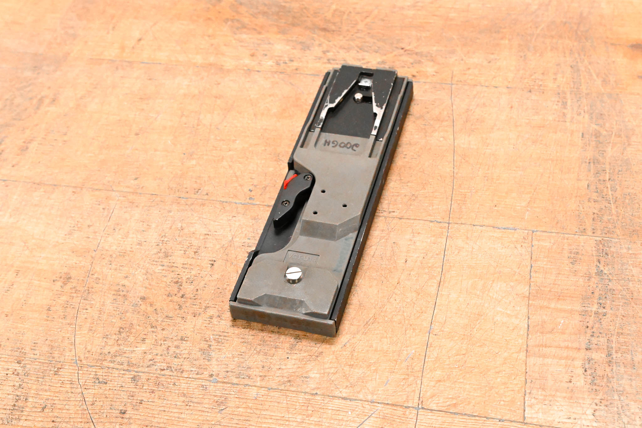 Sony VCT-U14-F Quick Release Tripod Adapter