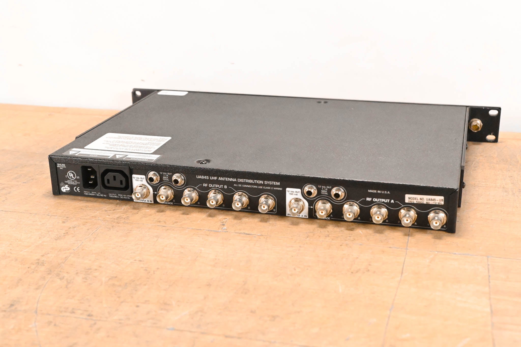 Shure UA845-UB UHF Antenna Distribution System - 692-716 MHz