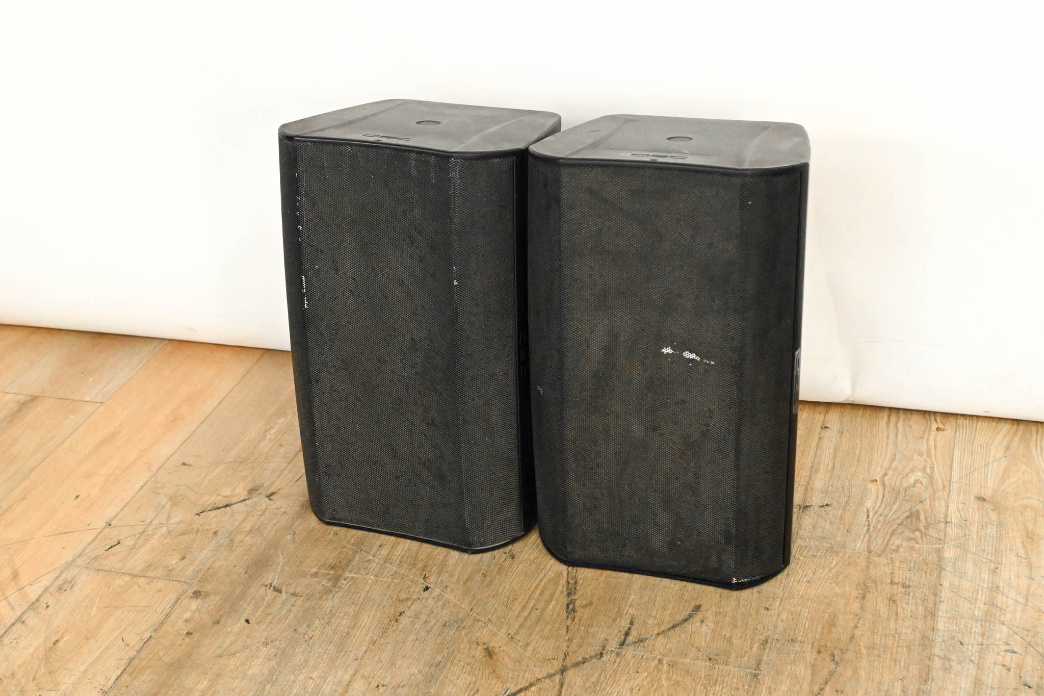 QSC AD-S10T 10" 2-Way Surface-Mount Installation Speaker (PAIR)