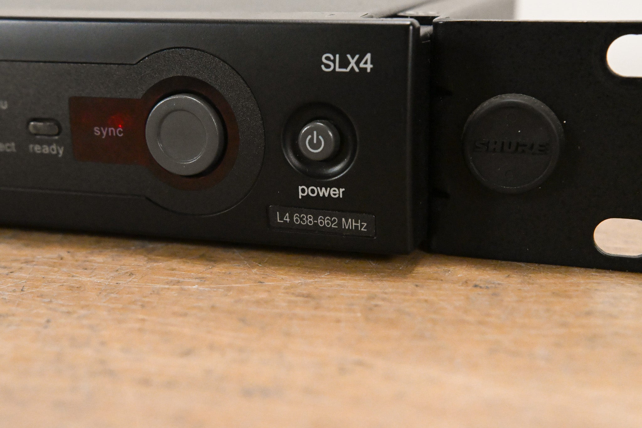 Shure SLX4 Wireless Receiver - L4 Band: 638-662 MHz (NO POWER SUPPLY)