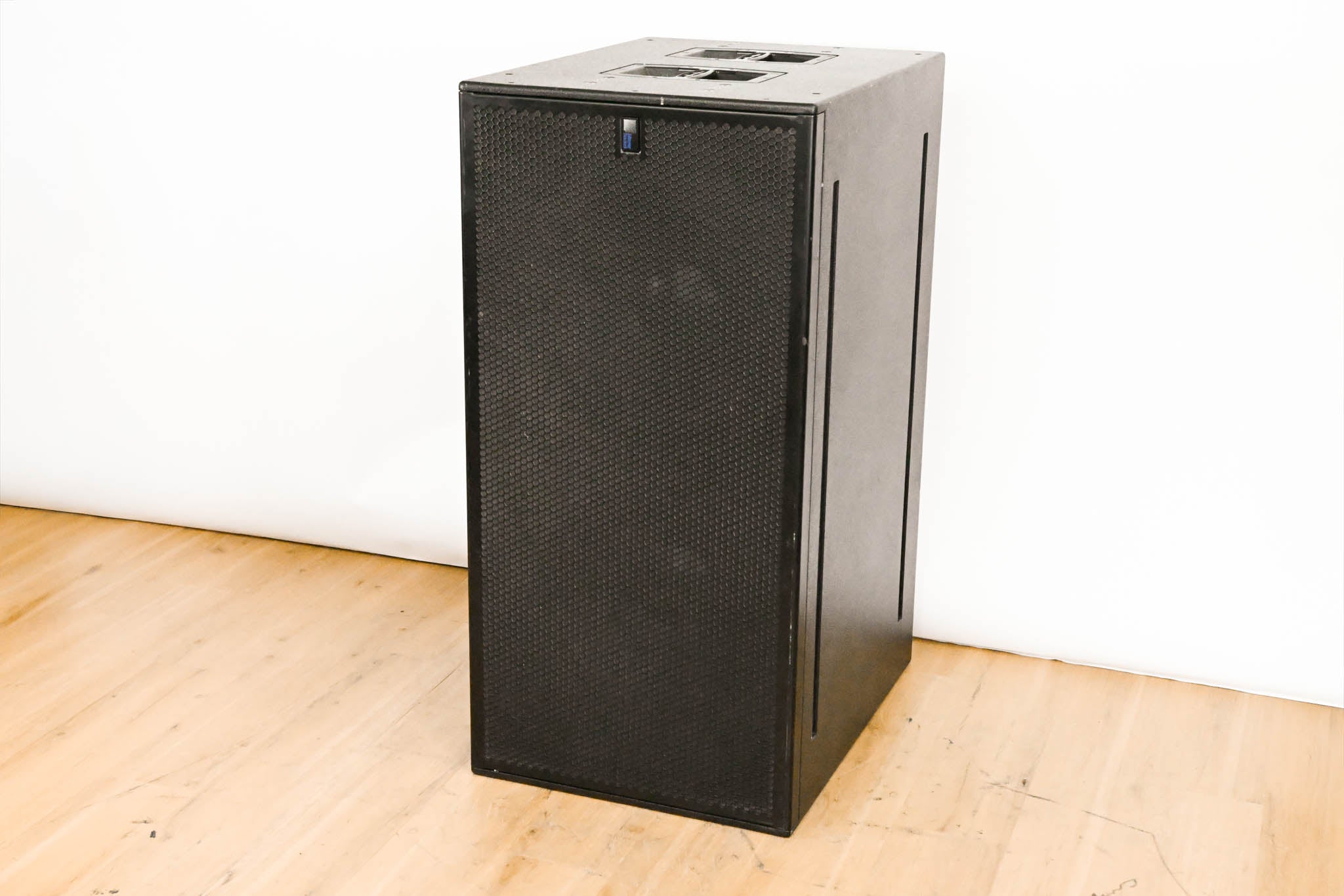 Meyer Sound 700-HP UltraHigh-Power Dual 18" Powered Subwoofer