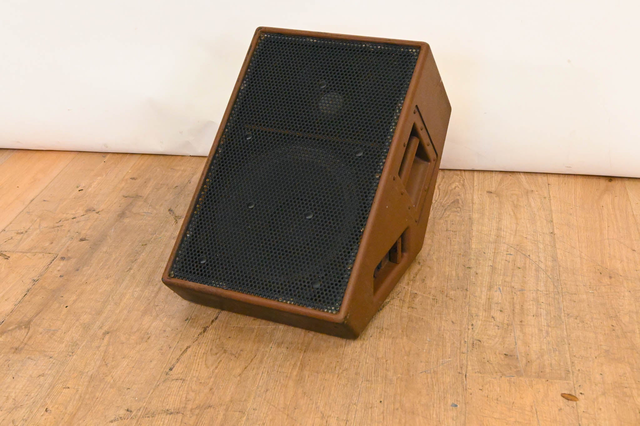 EAW SM200iV Two-Way Full Range Passive Stage Monitor