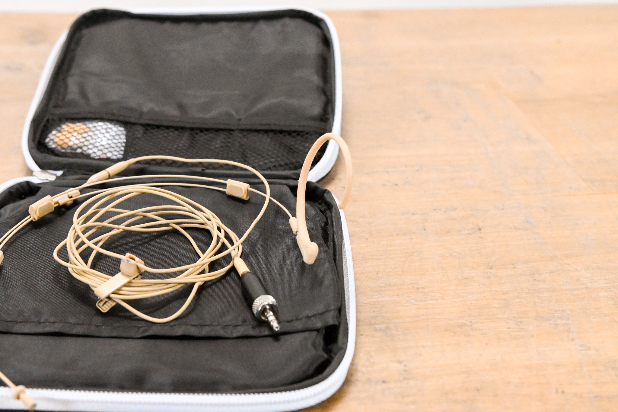 Que Audio QA22 BE Omnidirectional Headset Mic w/ SEL Adapter for Senn.