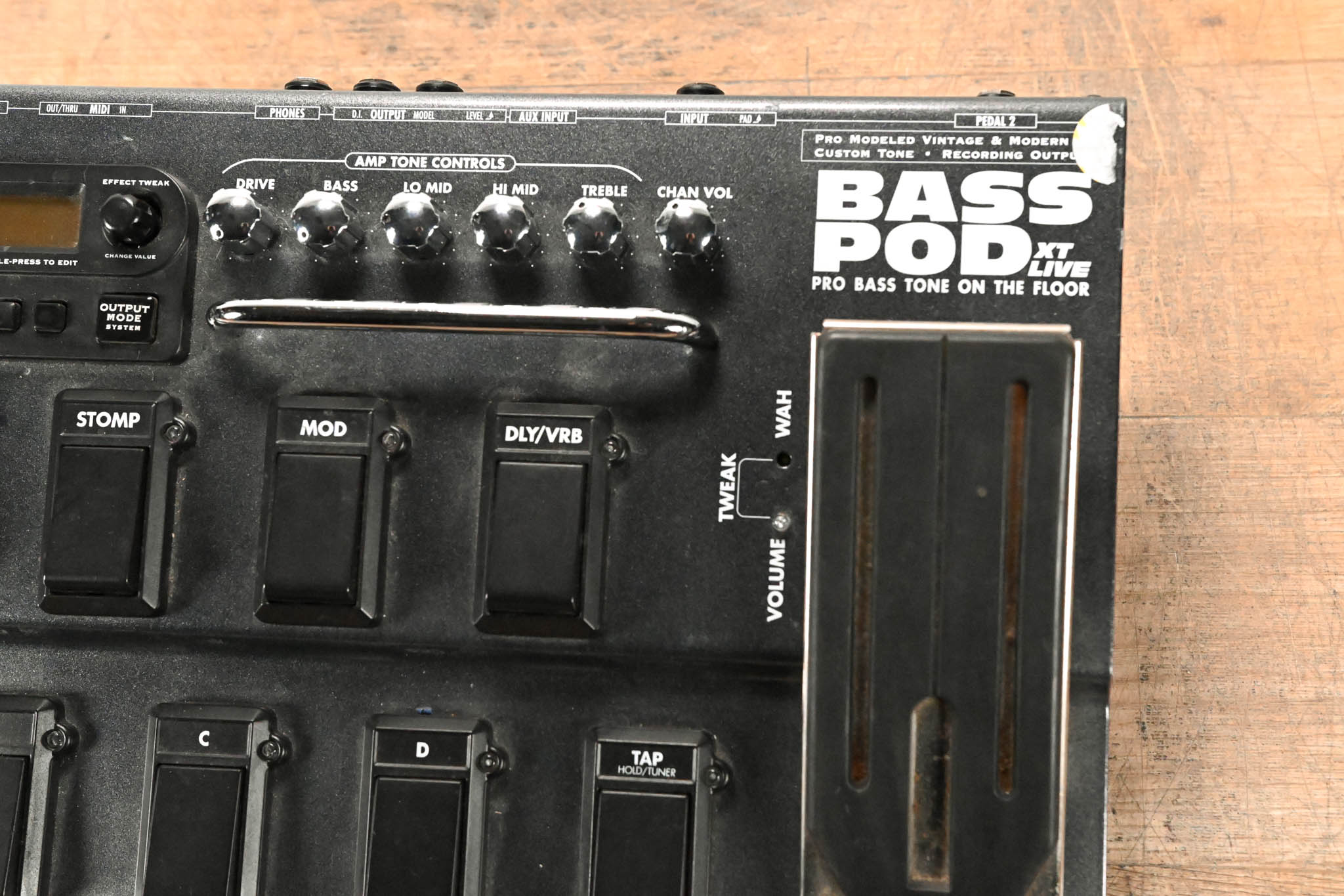 Line 6 Bass POD XT Live Multi-Effects Pedalboard (NO POWER SUPPLY)