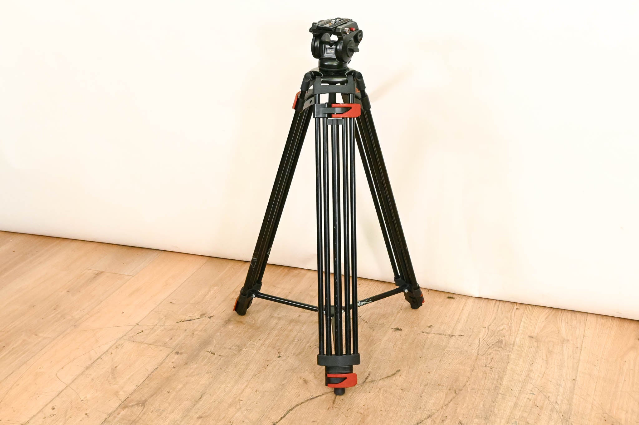 Neewer TP37 74" Video Tripod with Fluid Head