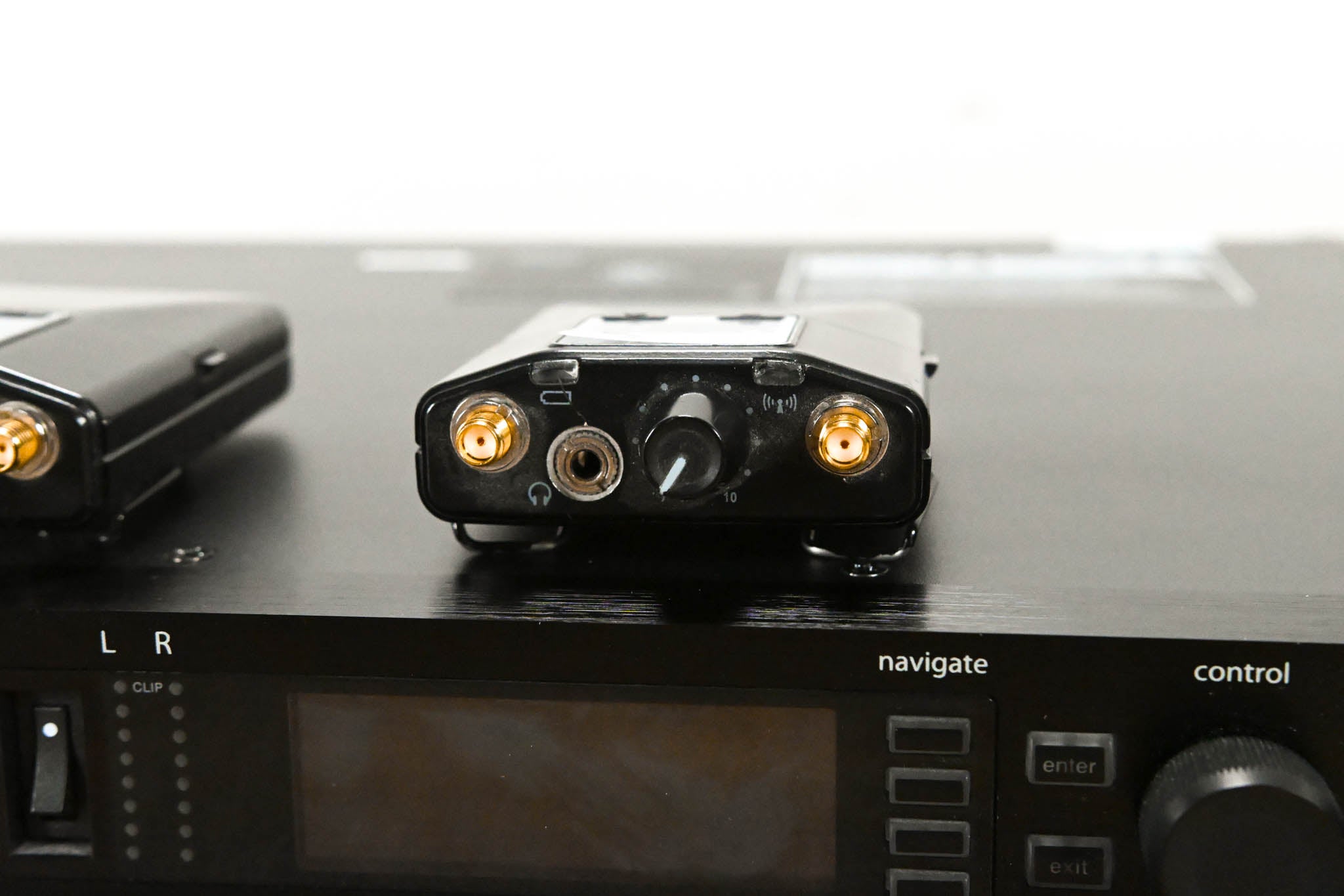 Shure PSM 1000 In-Ear Personal Monitoring System - G10 Band: 470-542 MHz