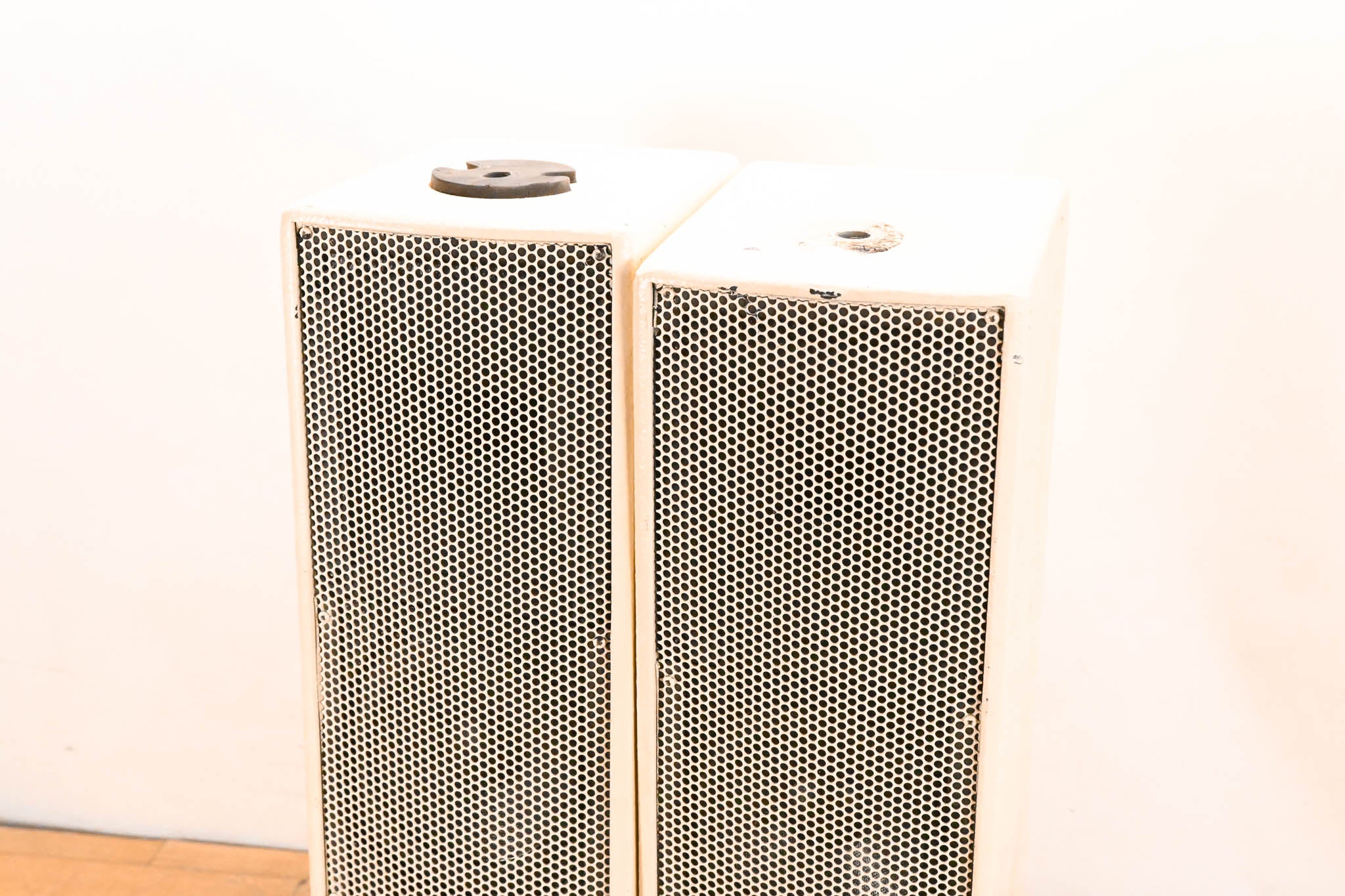EAW UB52 Two-Way Full-Range Loudspeaker - White (PAIR)