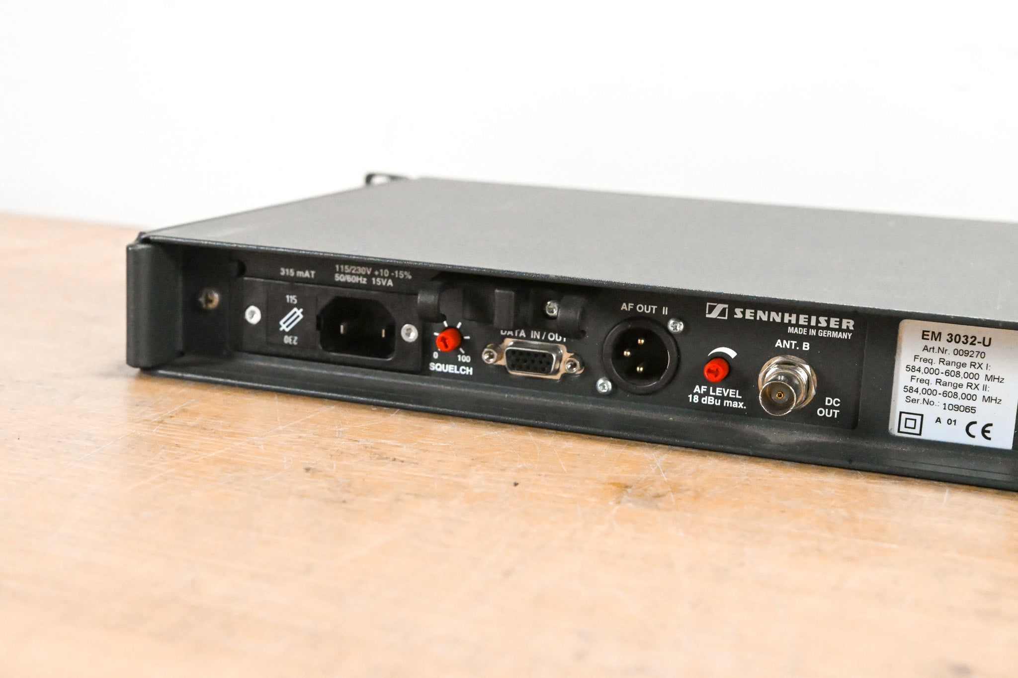 Sennheiser EM 3032-U Mikroport Receiver w/ SK250 Bodypacks 584-608 MHz