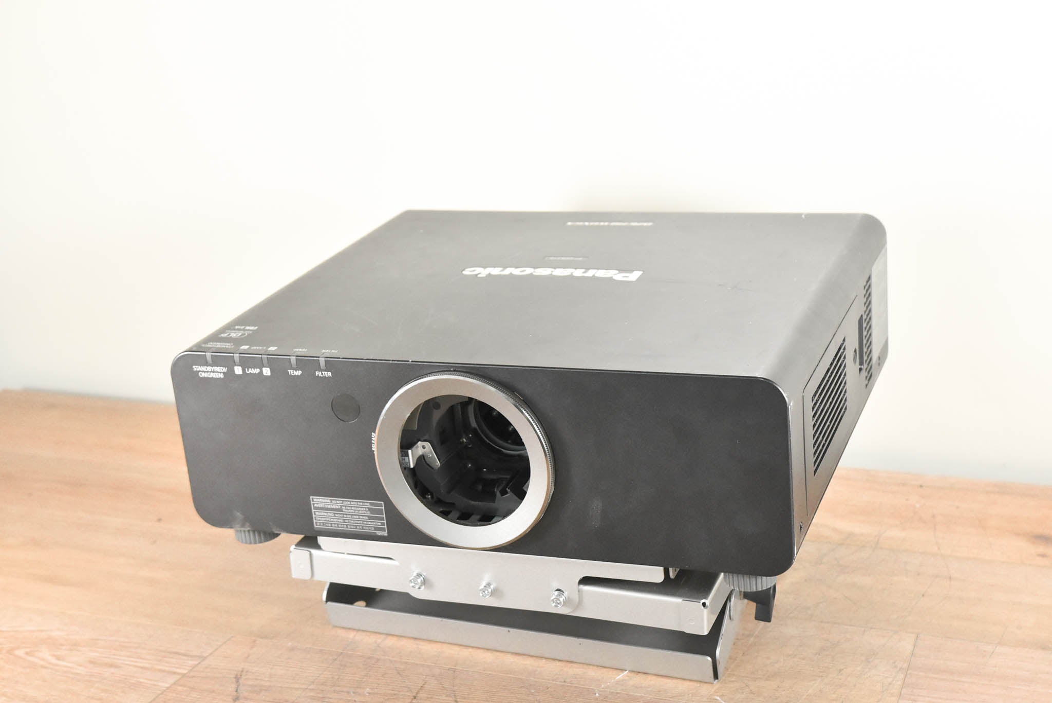 プロジェクター Panasonic PT-DZ6710 6000lm WUXGA Panasonic PT-DZ6710 DLP Projector – Frank Gear