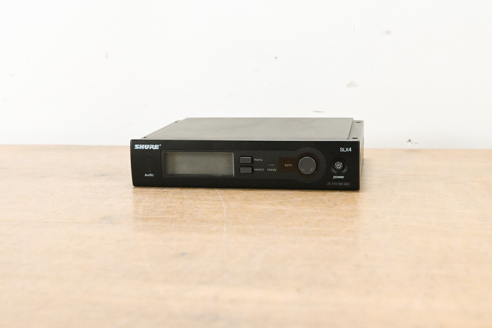 Shure SLX4 Wireless Receiver - J3 Band: 572-596 MHz (NO POWER SUPPLY)