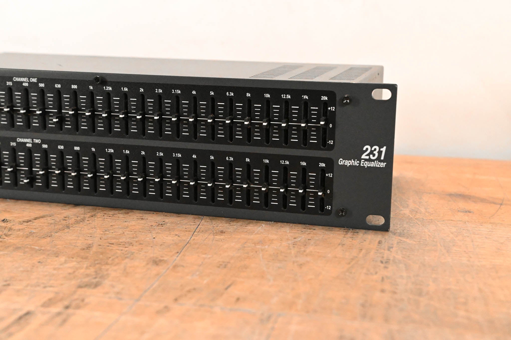 dbx 231 Dual-Channel 31-Band Graphic Equalizer