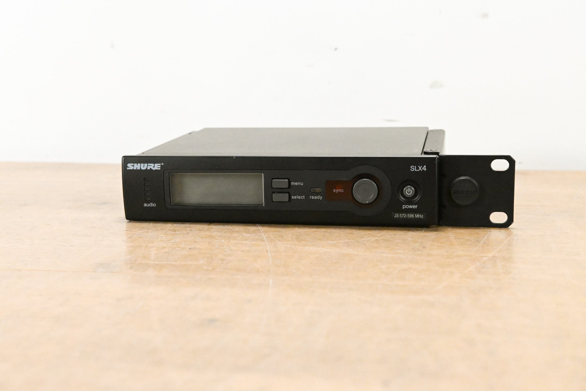 Shure SLX4 Wireless Receiver - J3 Band: 572-596 MHz (NO POWER SUPPLY)
