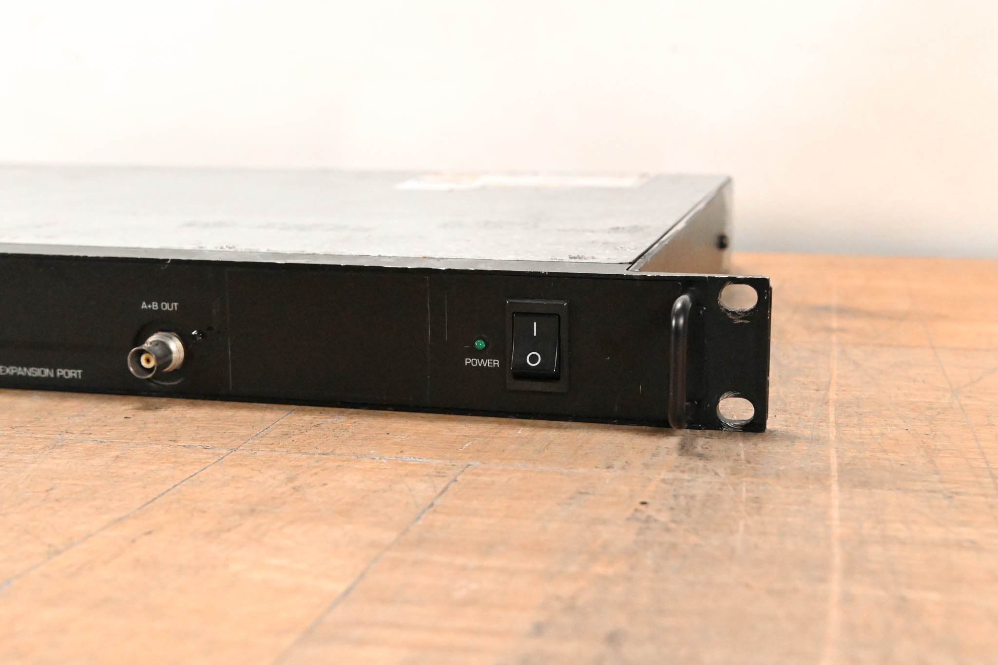 Shure PA821 470-870 MHz Antenna Combiner