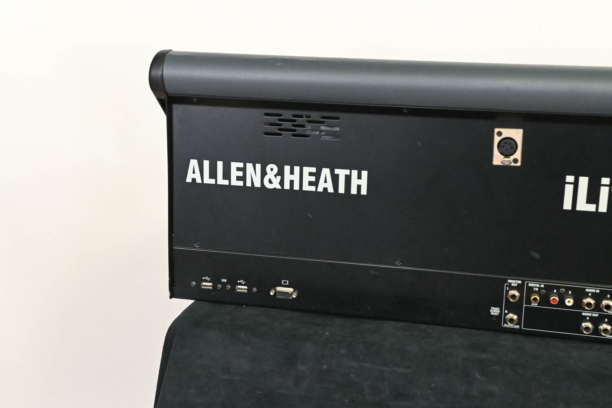 Allen & Heath iLive-T112 Mixing Surface with iDR-48 Fixed Format MixRack