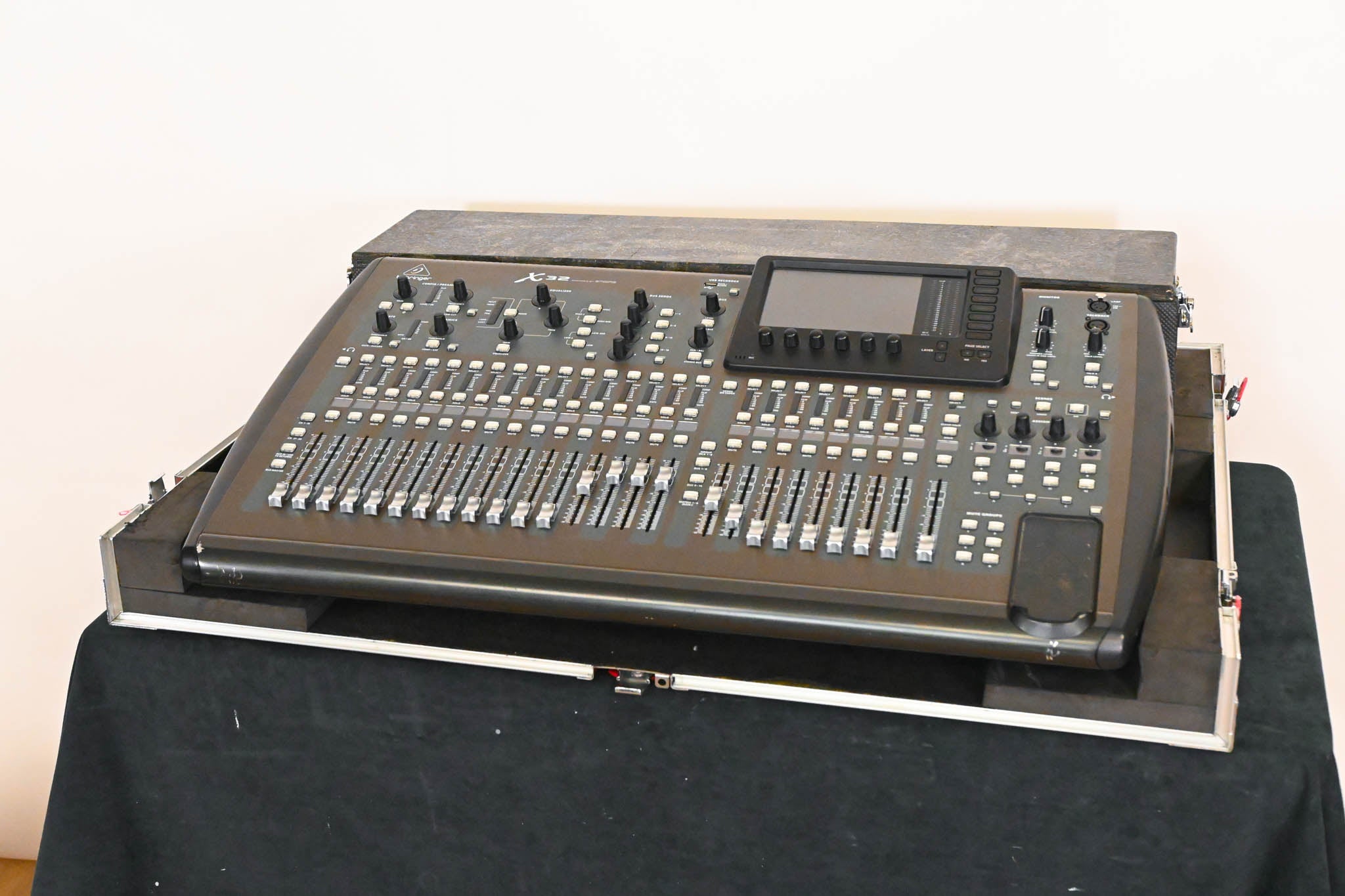 Behringer X32 40-Channel Digital Mixing Console with Road Case