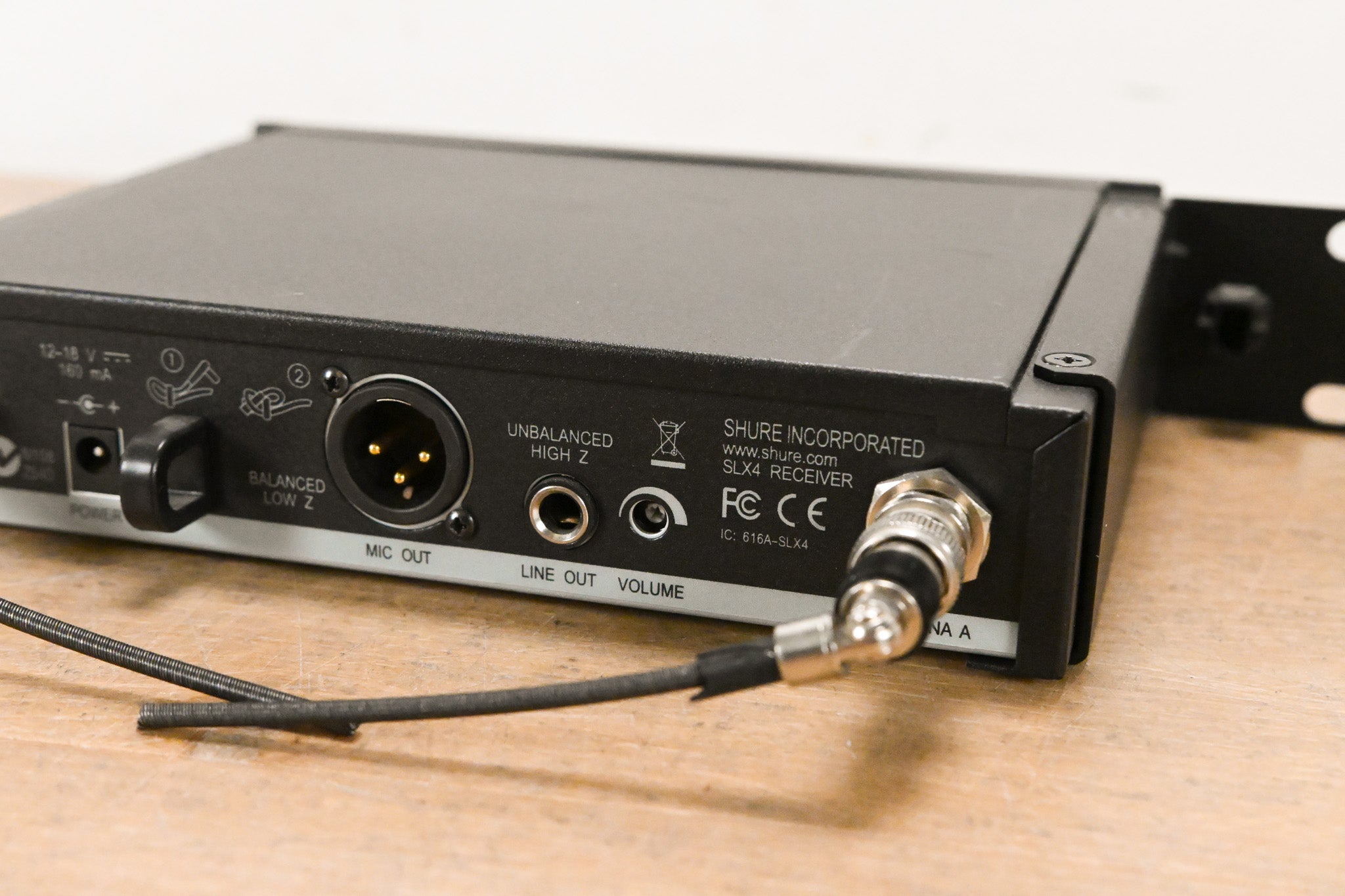 Shure SLX4 Wireless Receiver - L4 Band: 638-662 MHz (NO POWER SUPPLY)