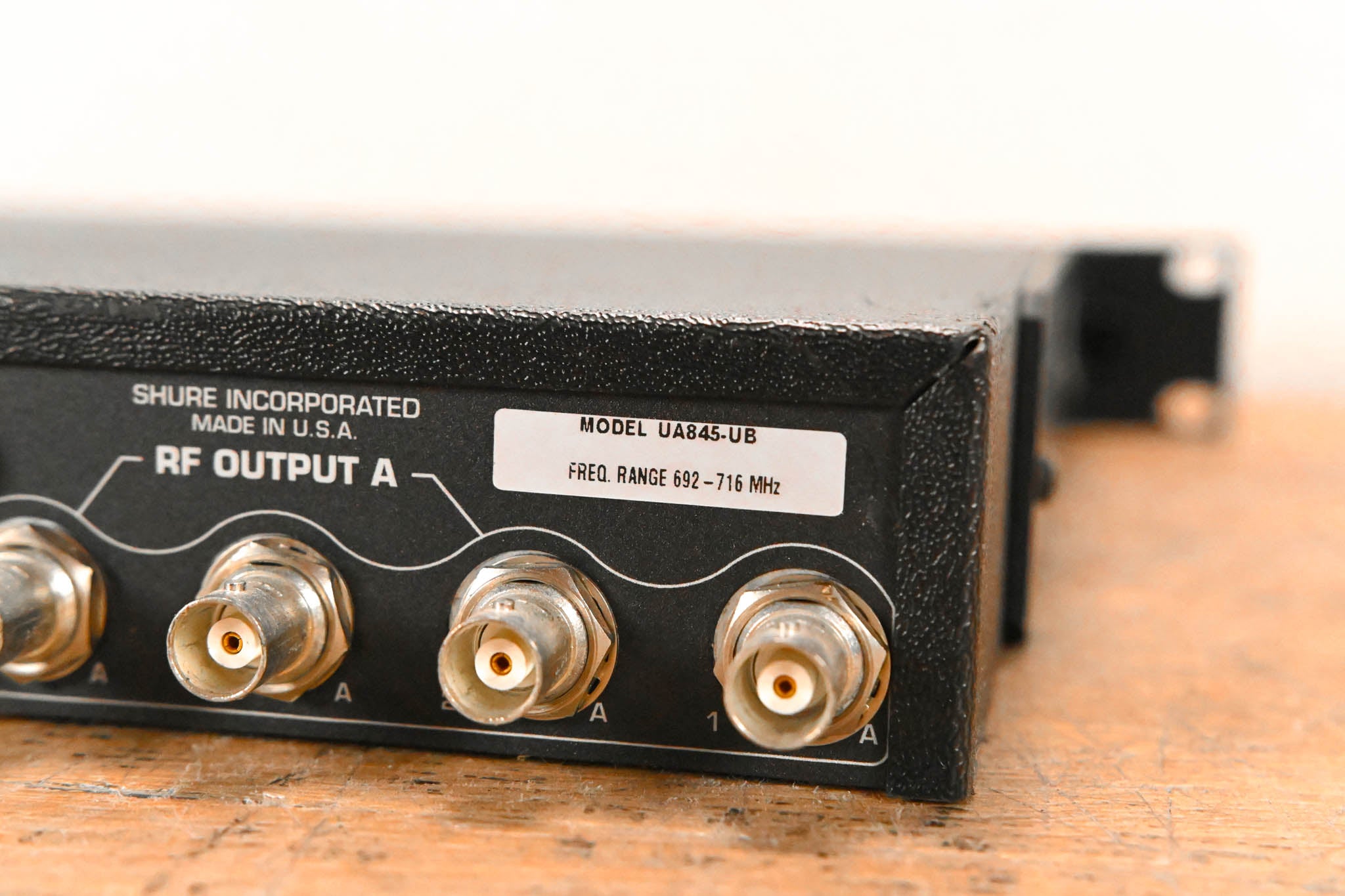 Shure UA845-UB UHF Antenna Distribution System - 692-716 MHz