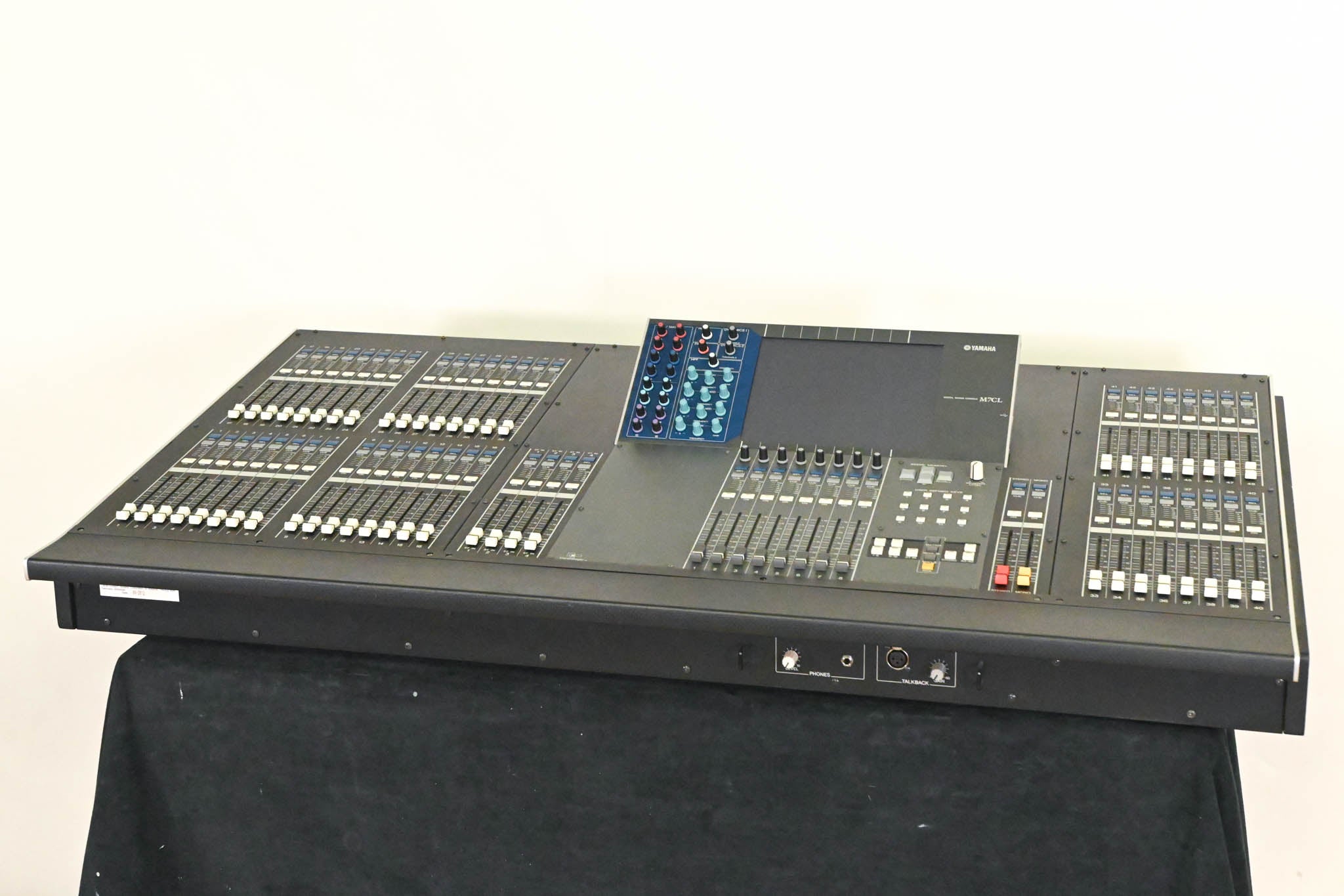 Yamaha M7CL-48ES 48-Channel EtherSound Digital Audio Mixer CG01S2P