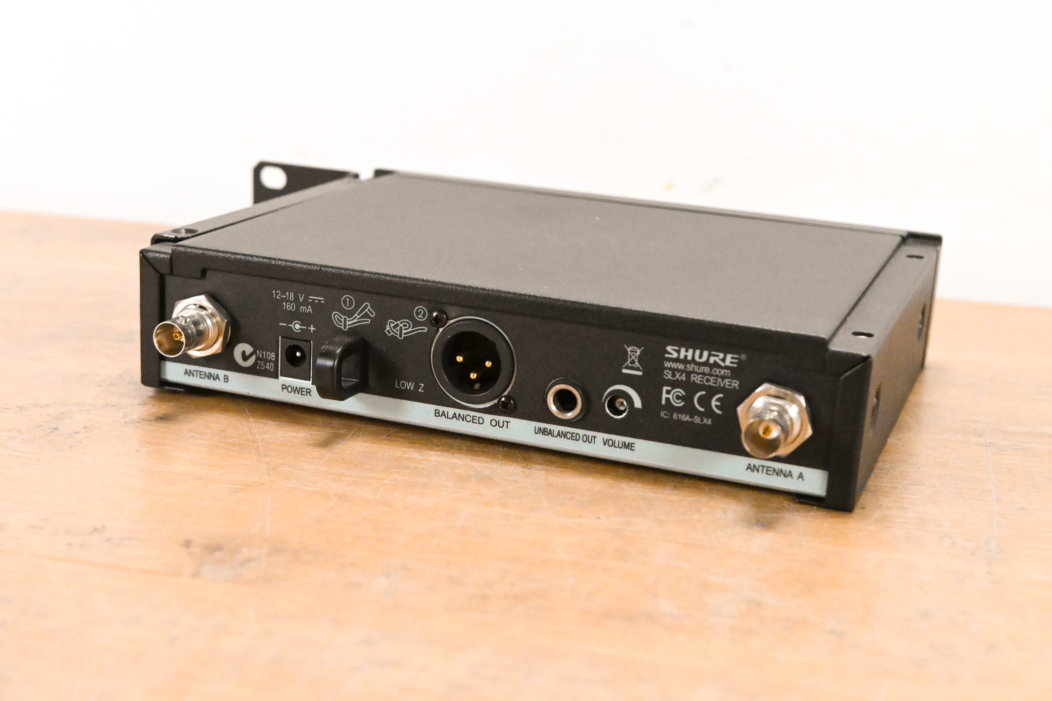 Shure SLX4 Wireless Receiver - L4 Band: 638-662 MHz (NO POWER SUPPLY)