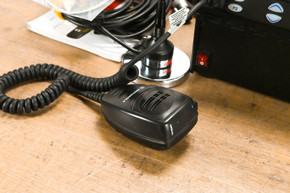 Motorola CDM-1250 Radio Base Station w/ Astron SS-25CDM Enclosure & Mic