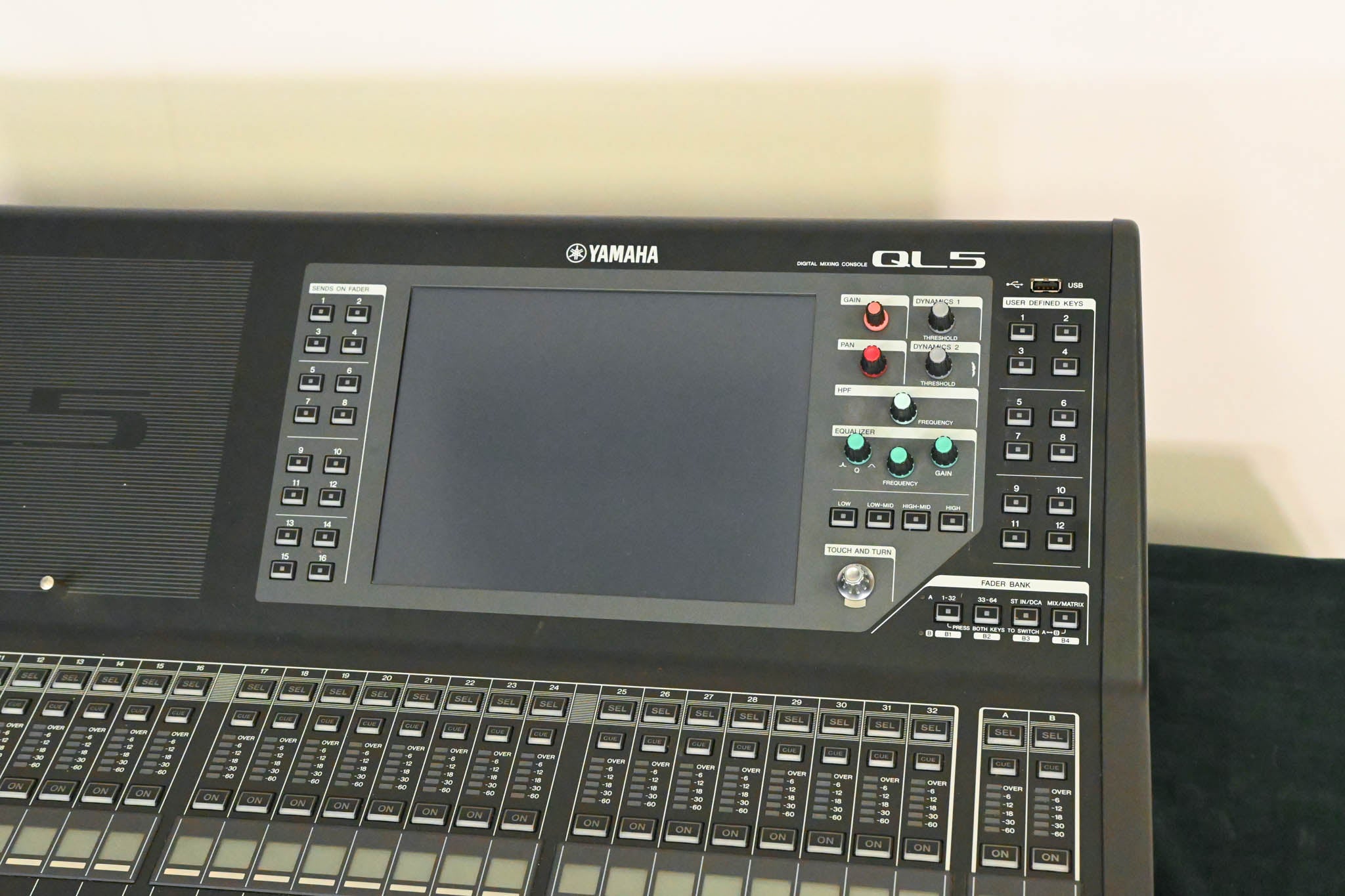 Yamaha QL5 64-Channel Digital Audio Mixing Console