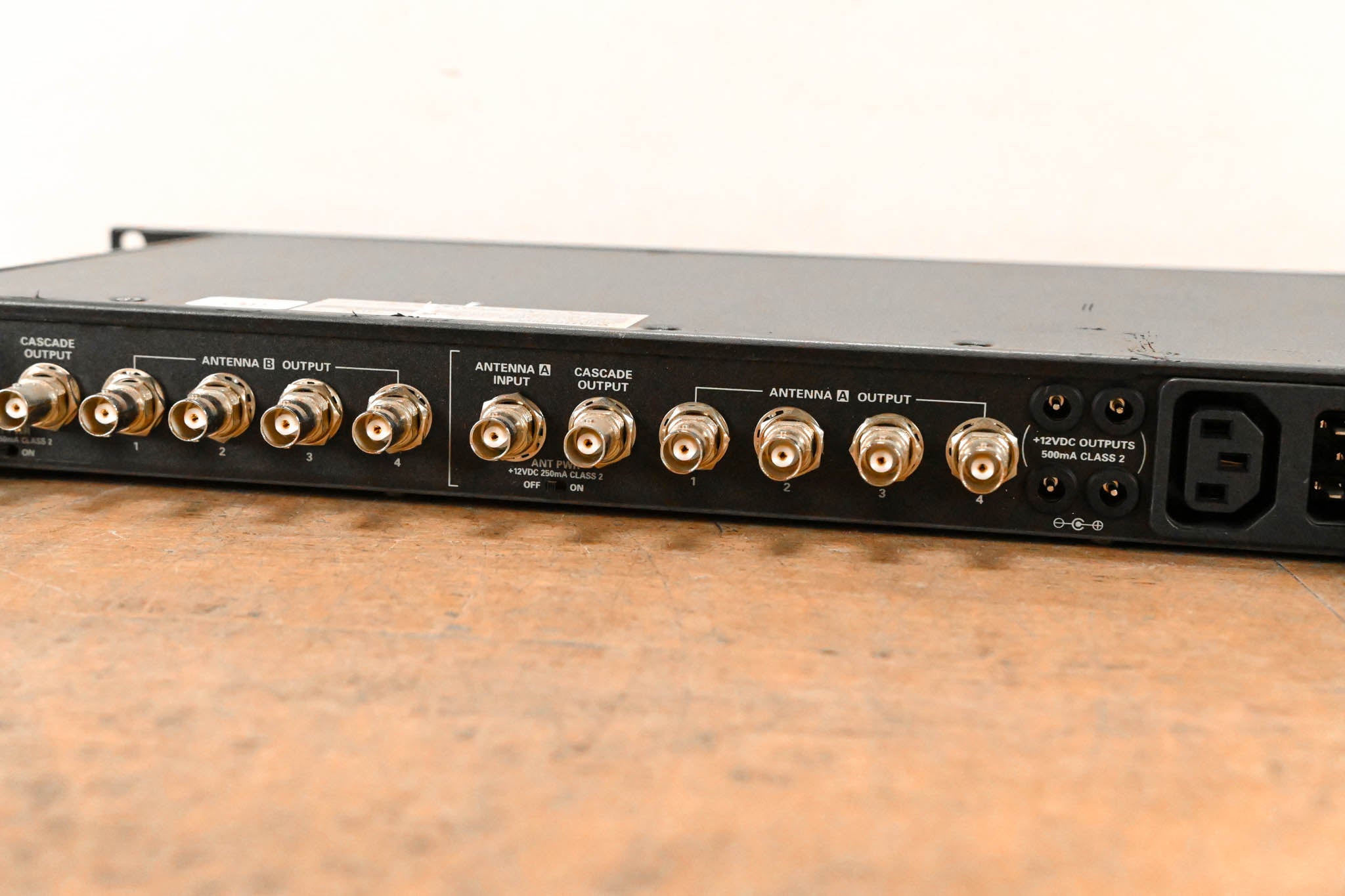 Audio-Technica AEW-DA660D UHF Antenna Distribution System