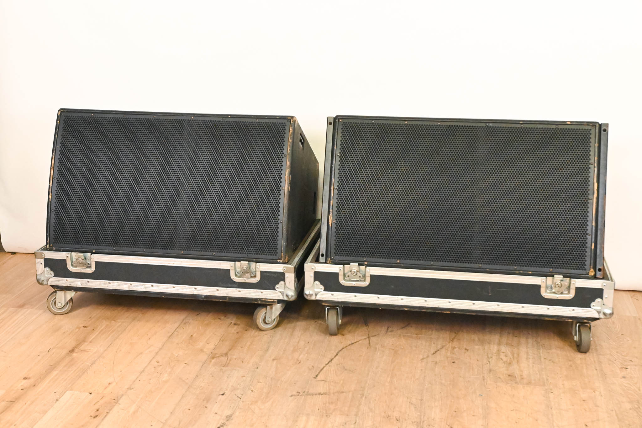 EAW KF650z Virtual Array Full Range Loudspeaker (PAIR) w/ Road Case
